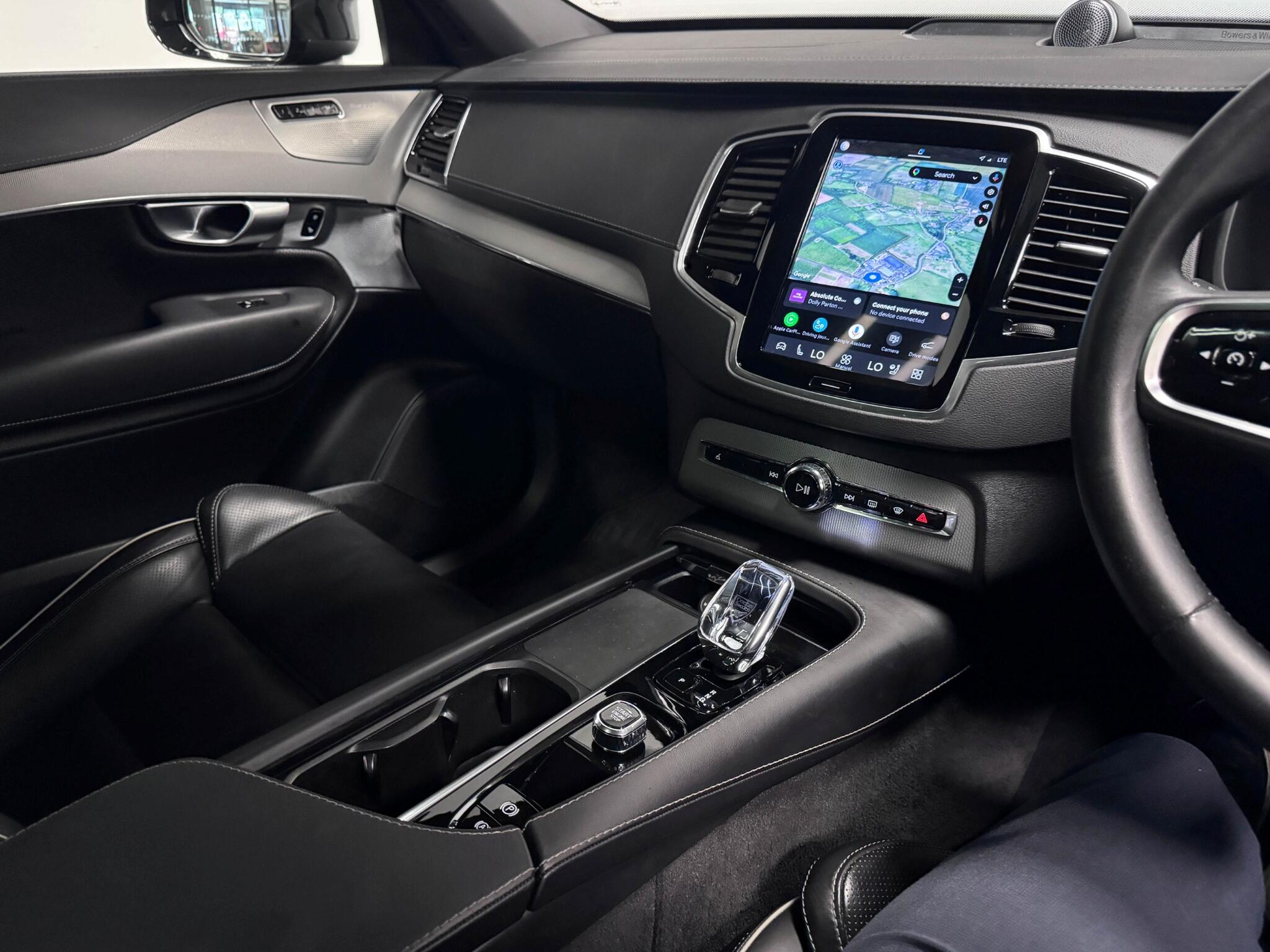 Volvo XC90 view 40