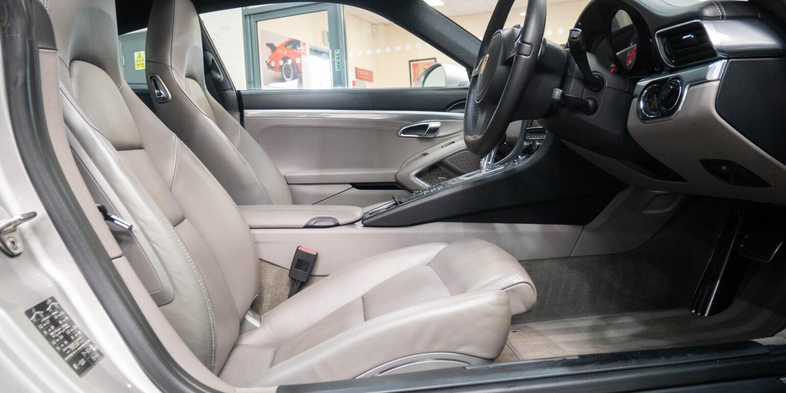 Porsche 911 view 14