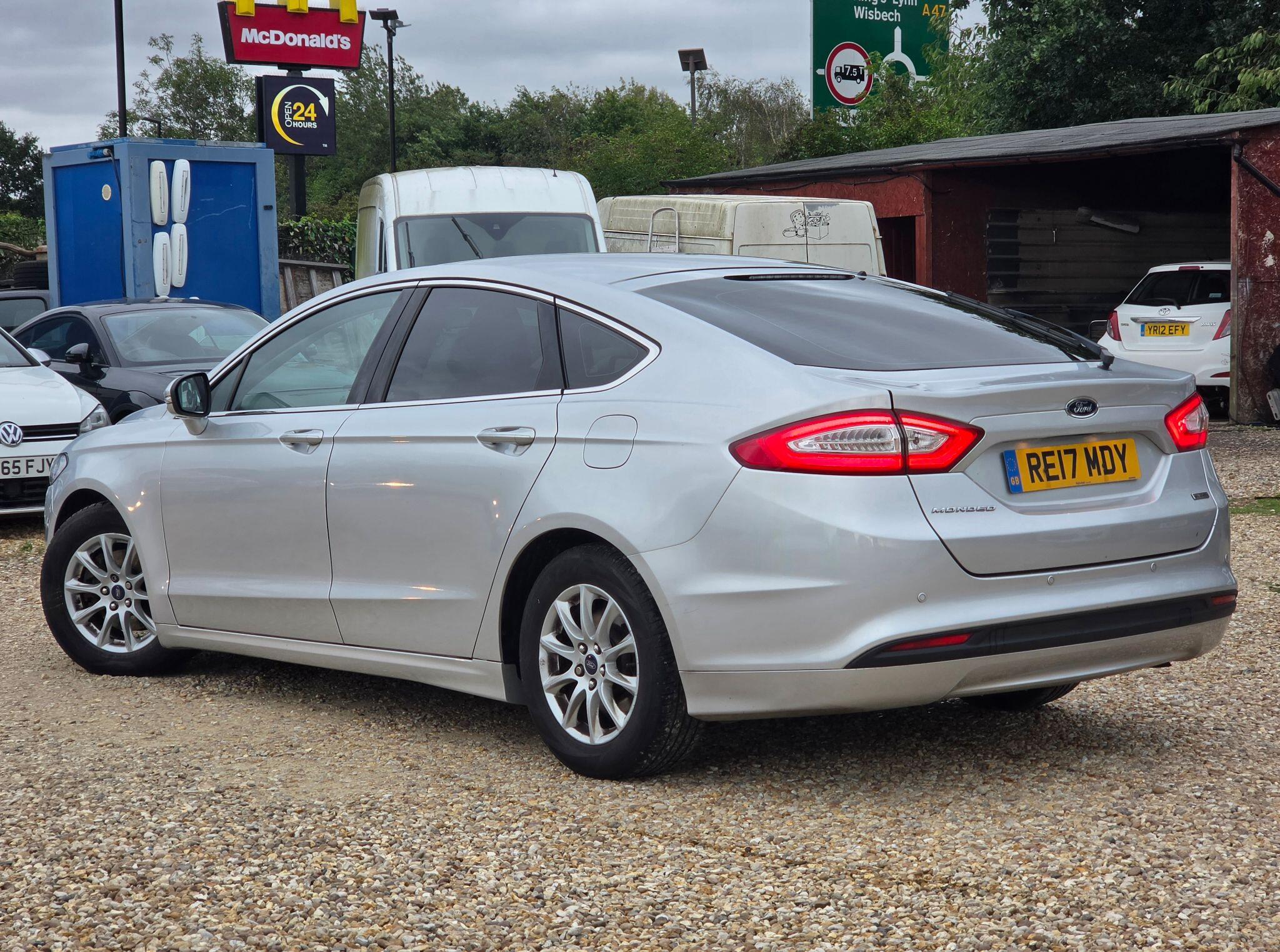 Ford Mondeo view 4