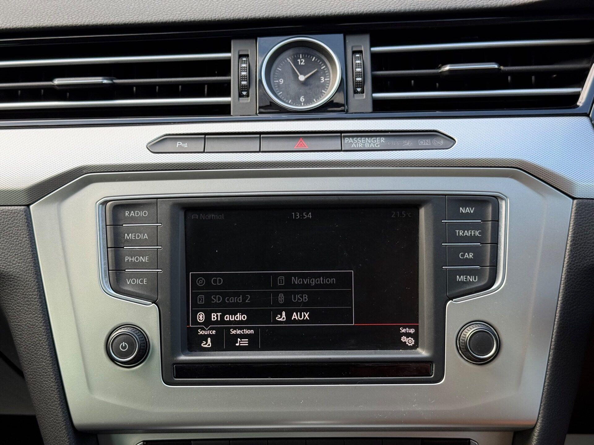 Volkswagen Passat view 39