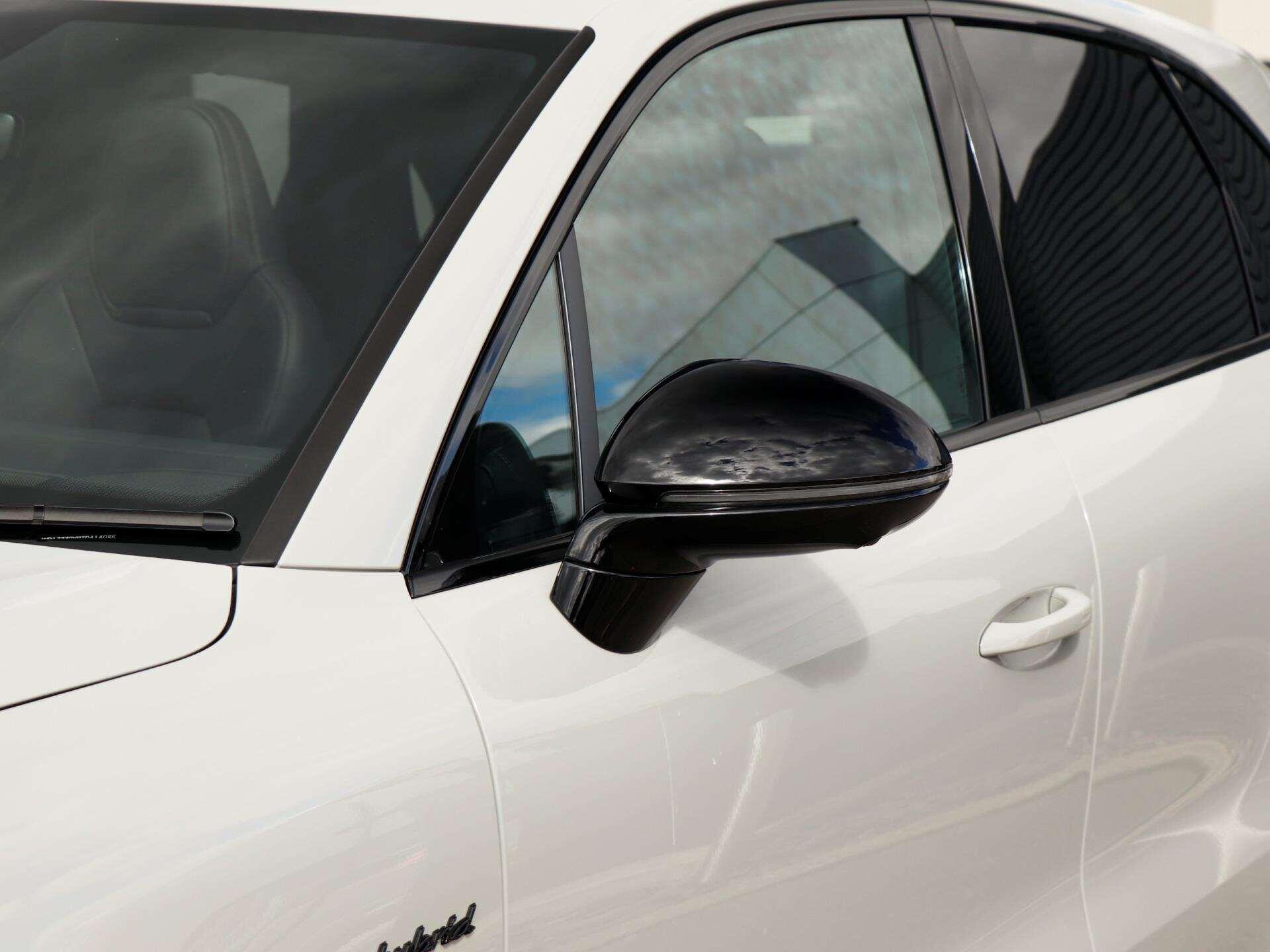 Porsche Cayenne view 37