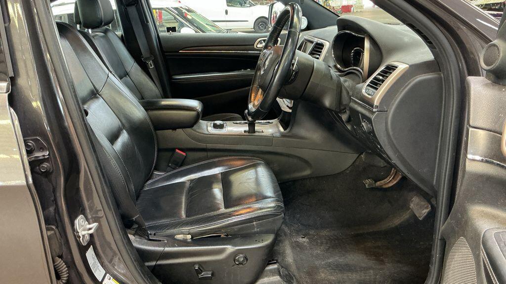 Jeep Grand Cherokee view 3