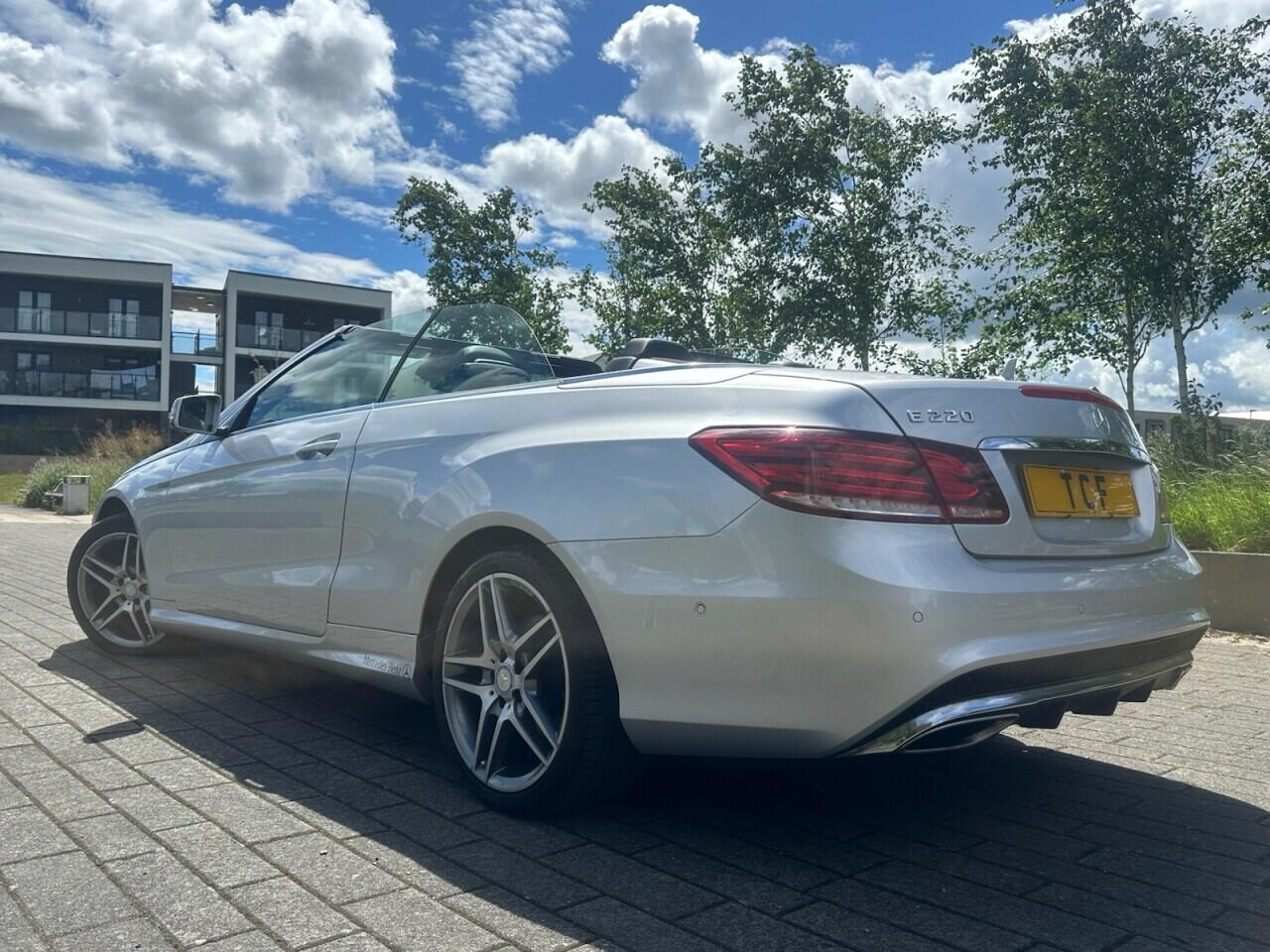 Mercedes-Benz E-Class view 23