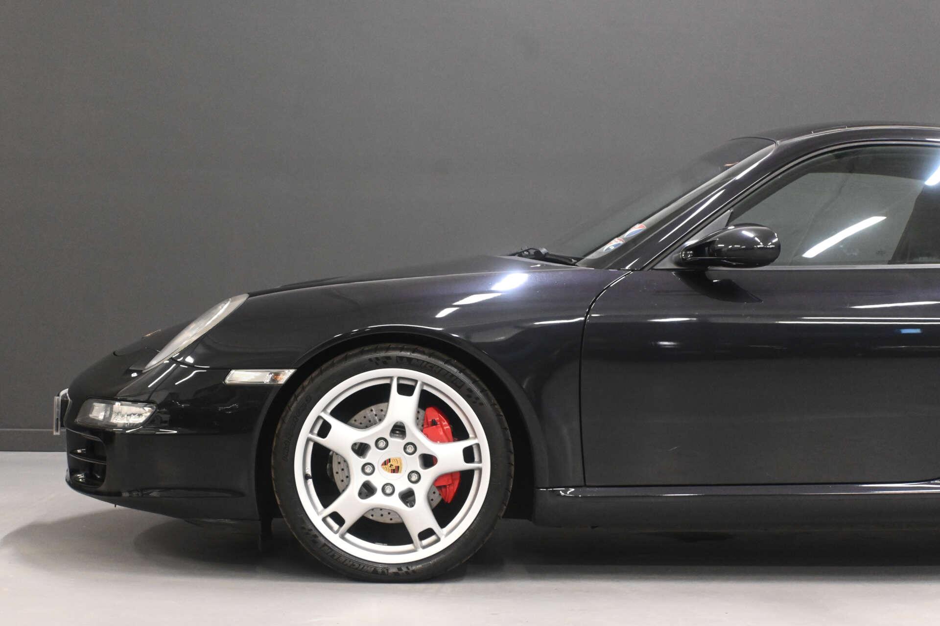 Porsche 911 view 38