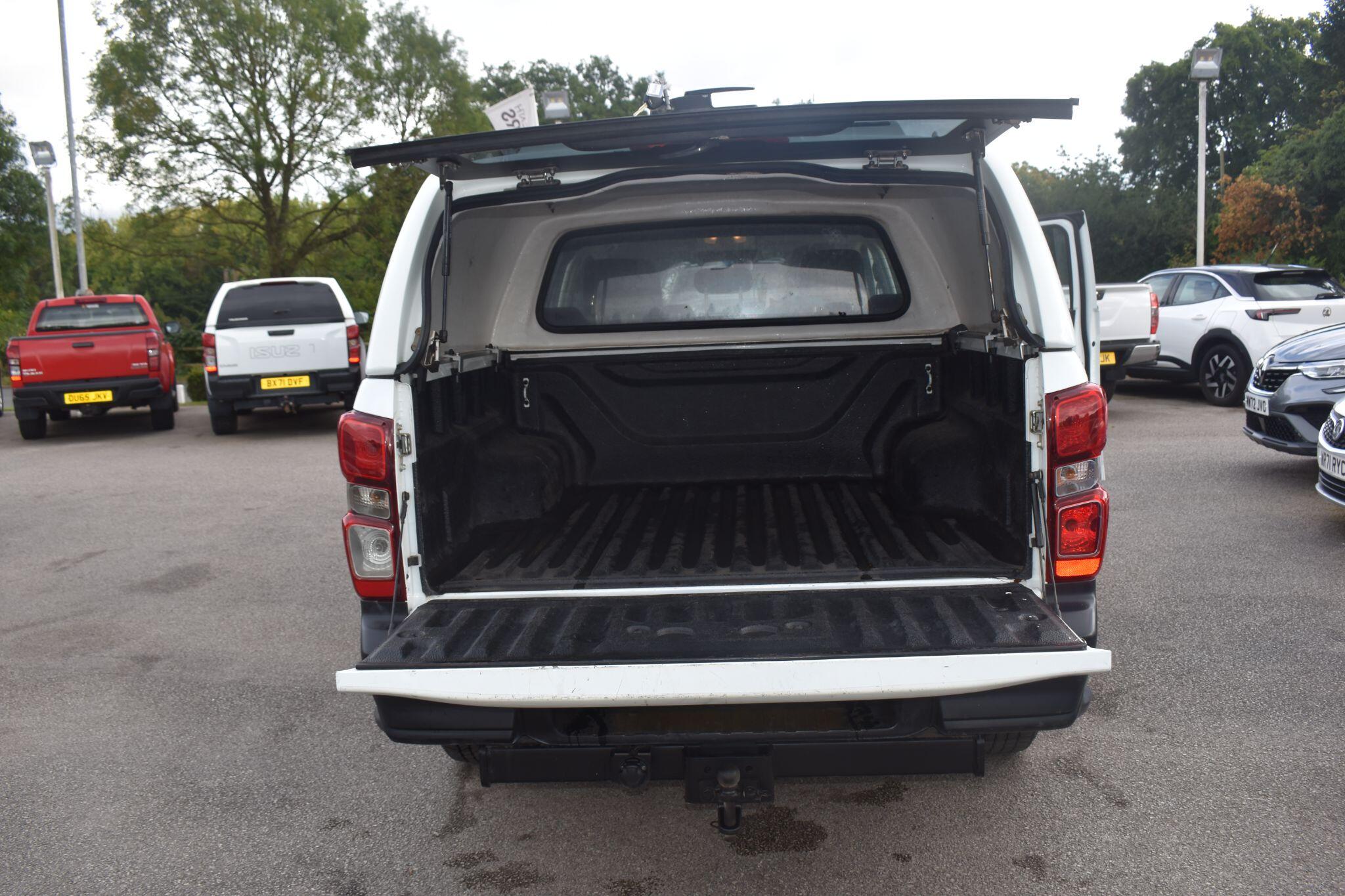 D-Max - 1.9 TD Utility 4WD Euro 6 (s/s) 4dr - Image 4
