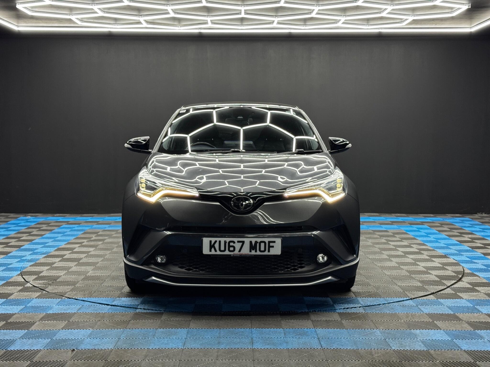 Toyota C-HR view 2