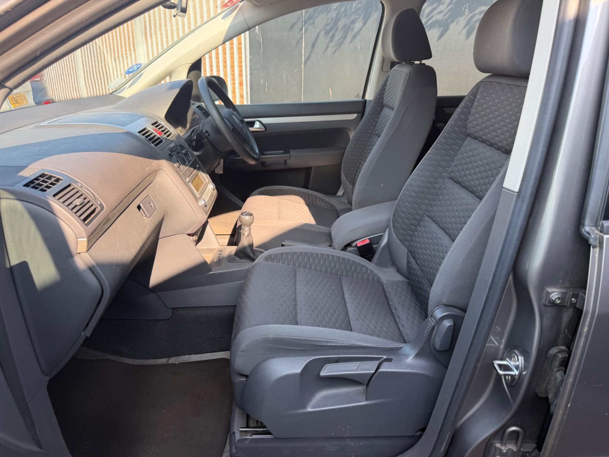 Volkswagen Touran view 4