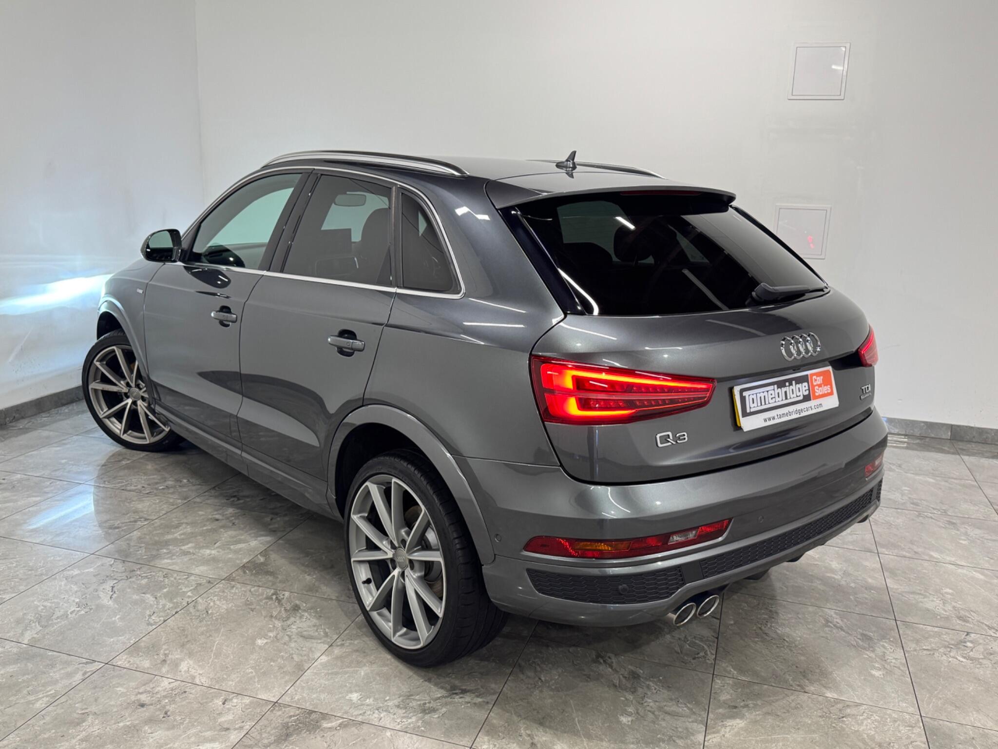 Audi Q3 view 5
