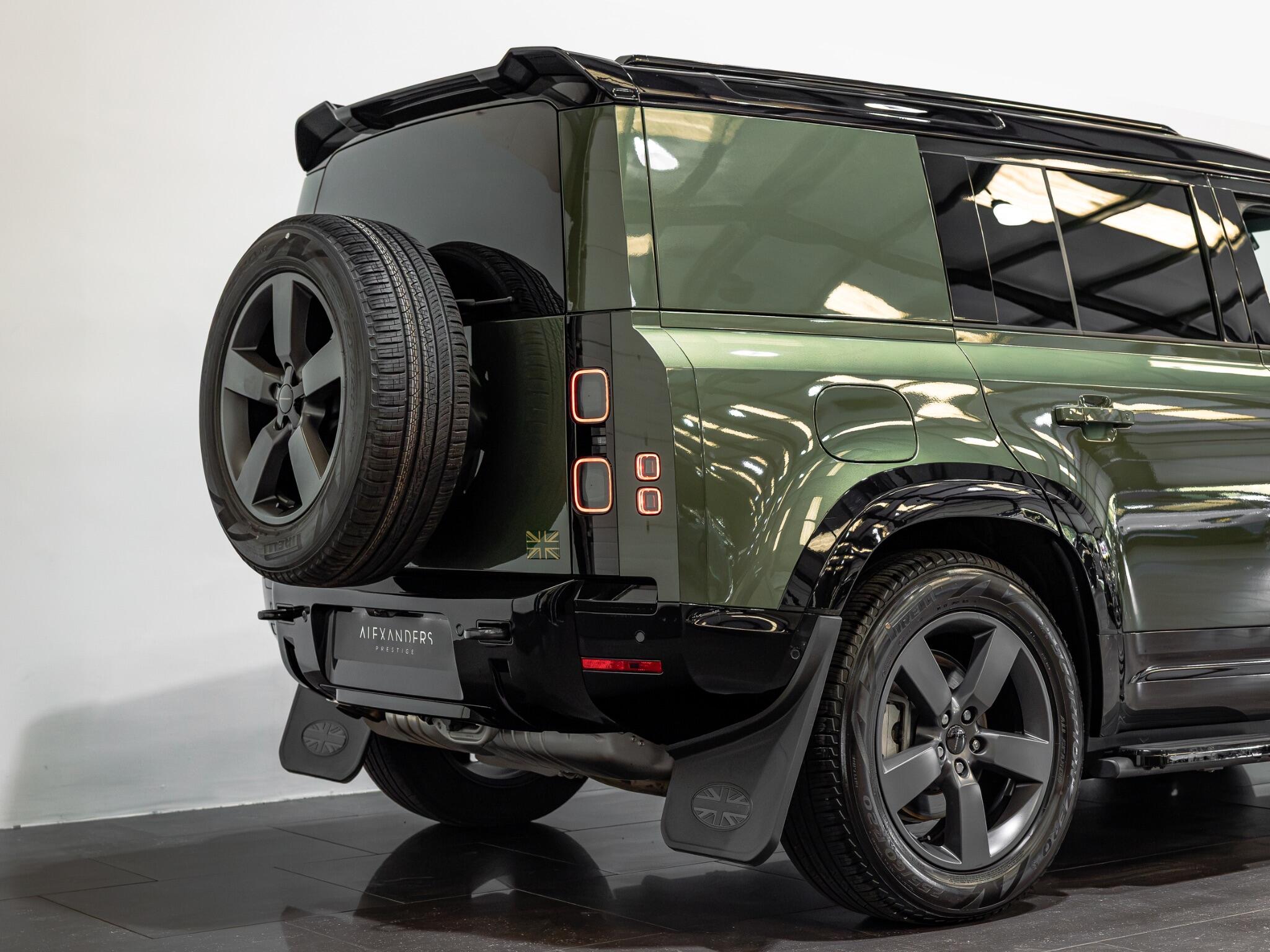 Land Rover Defender 110 view 12