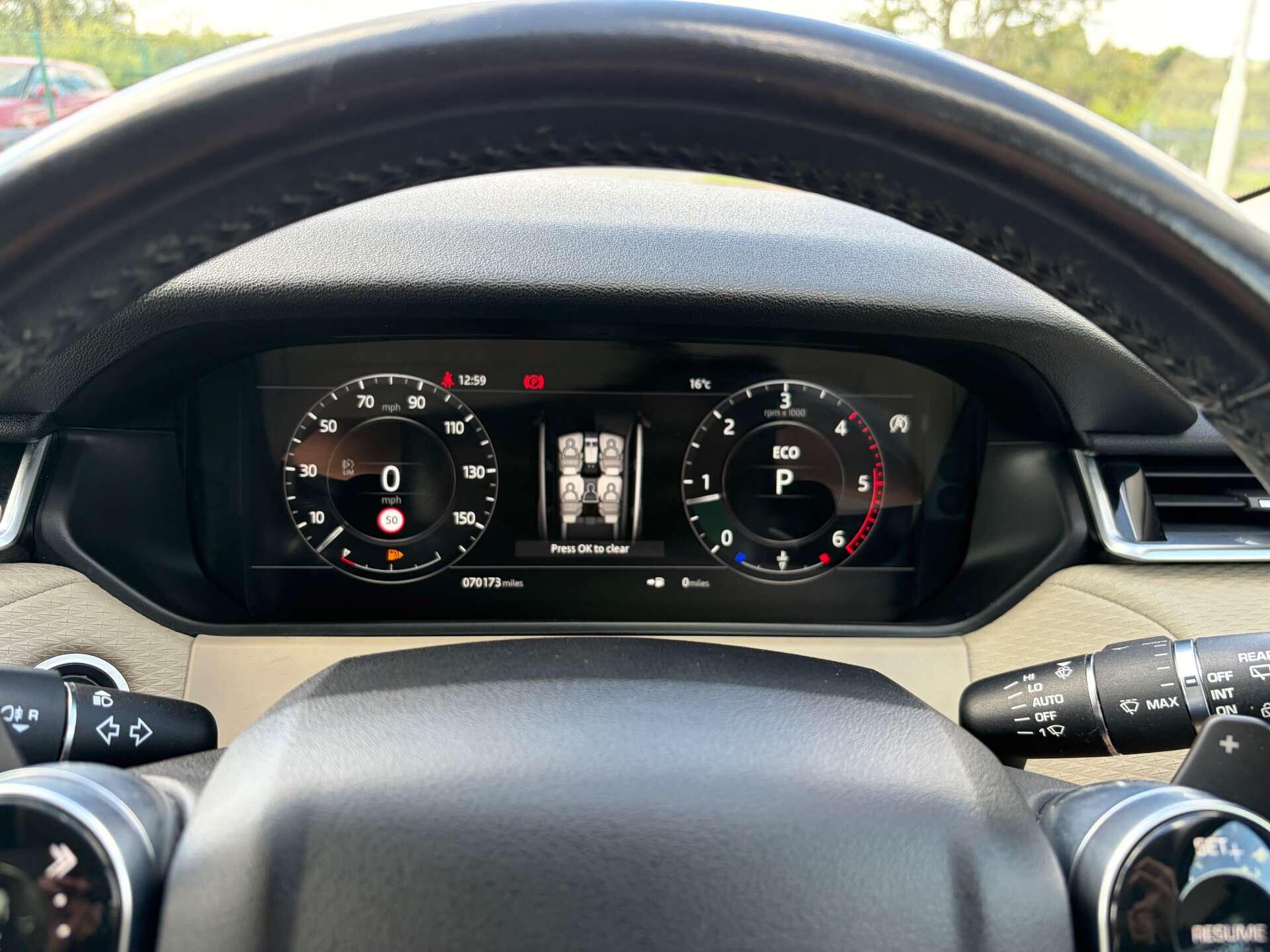 Land Rover Range Rover Velar view 41