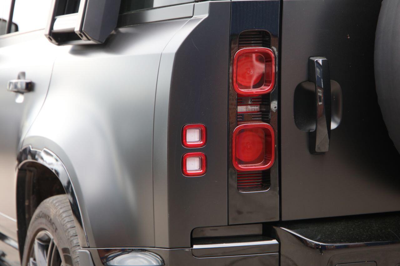 Land Rover Defender view 28