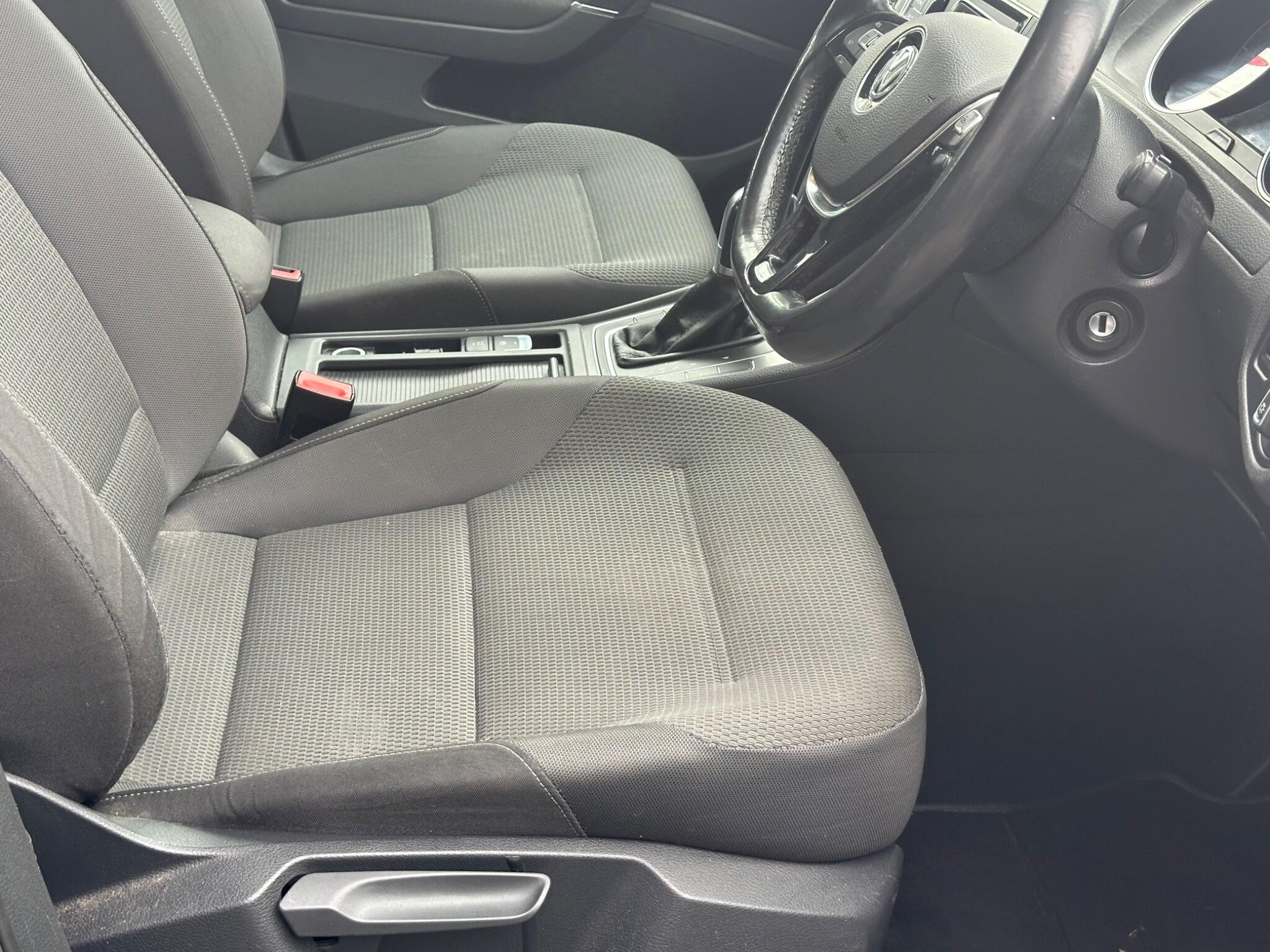 Volkswagen Golf view 24