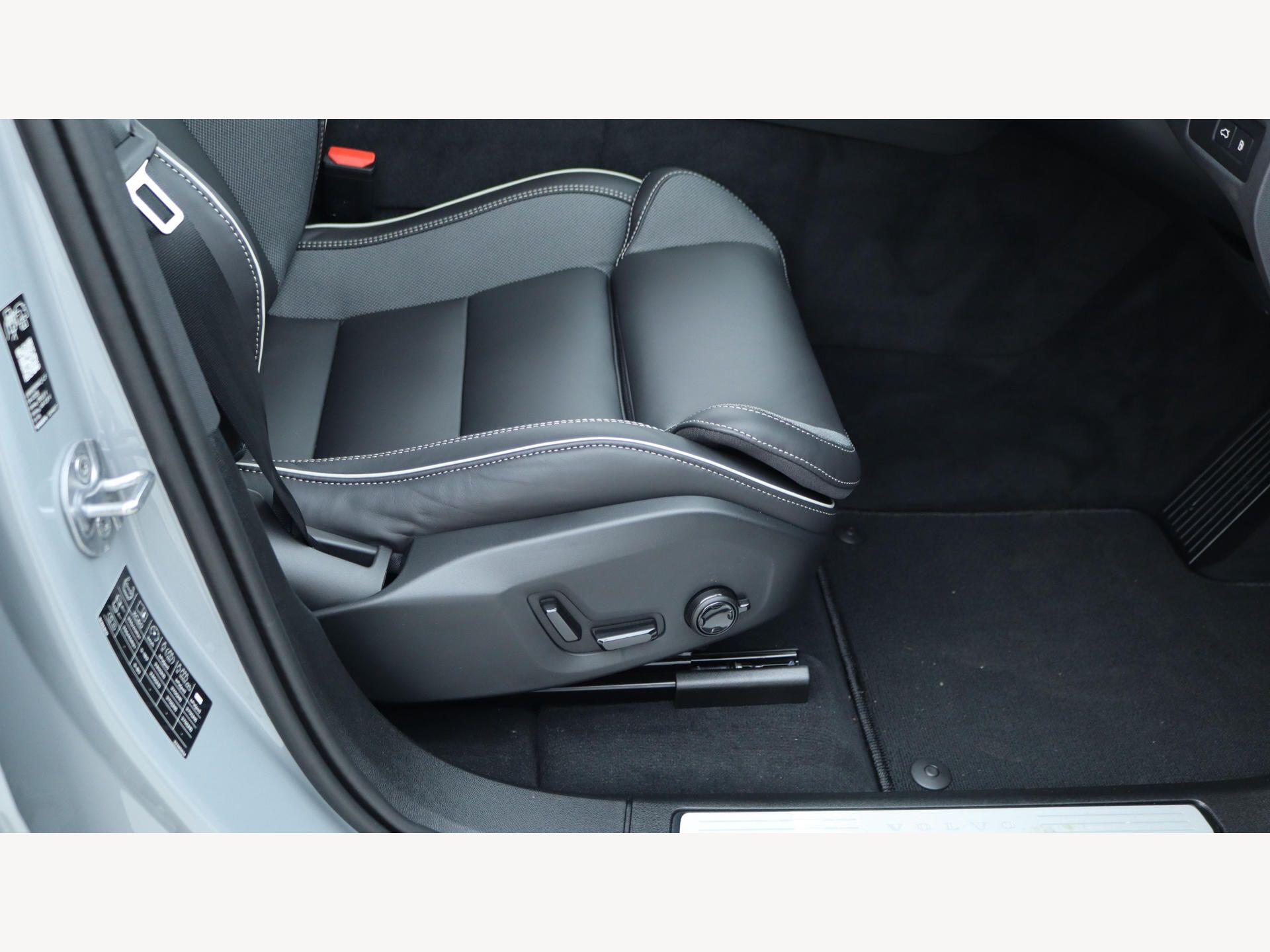 Volvo XC60 view 30