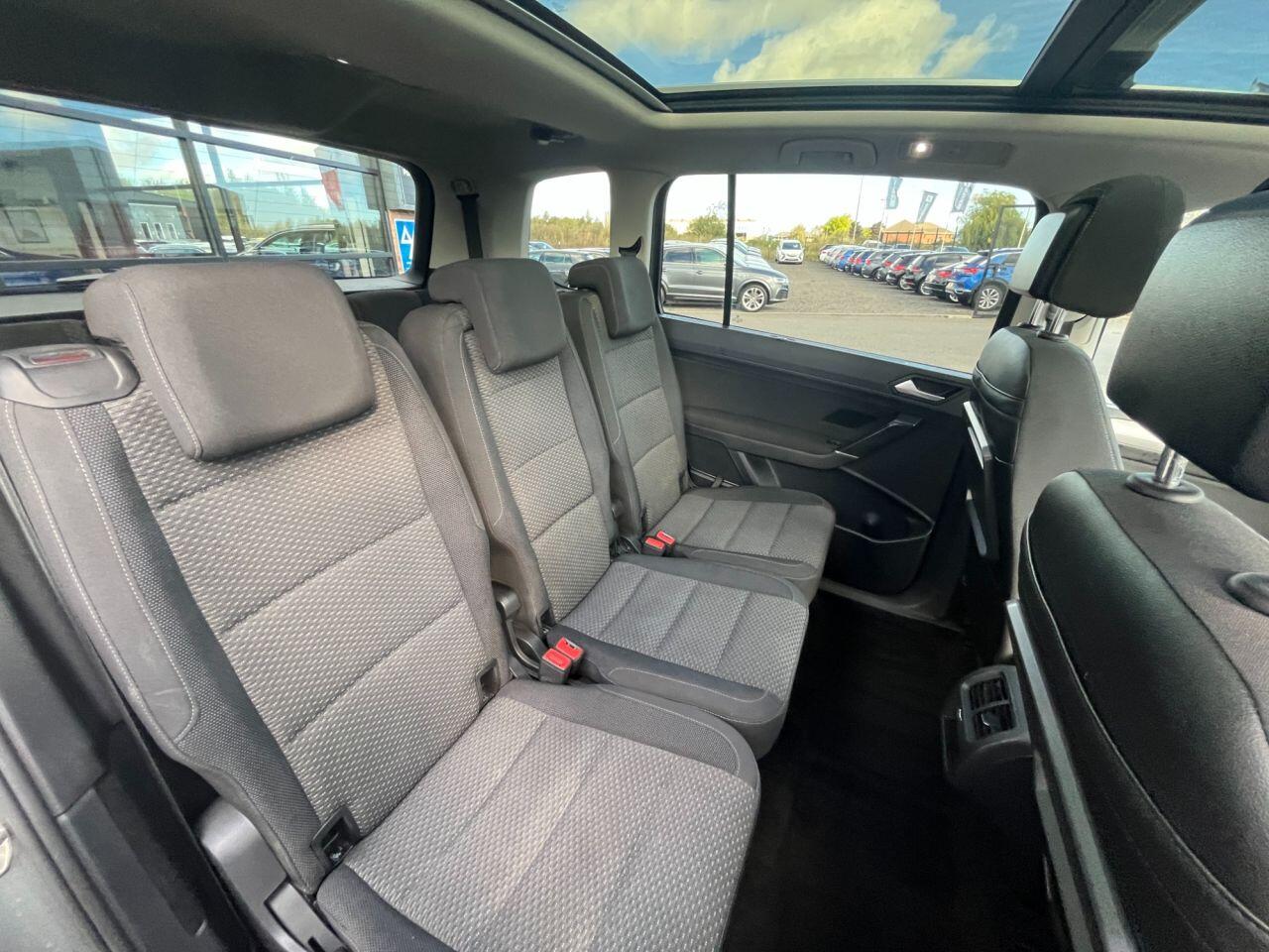 Volkswagen Touran view 14