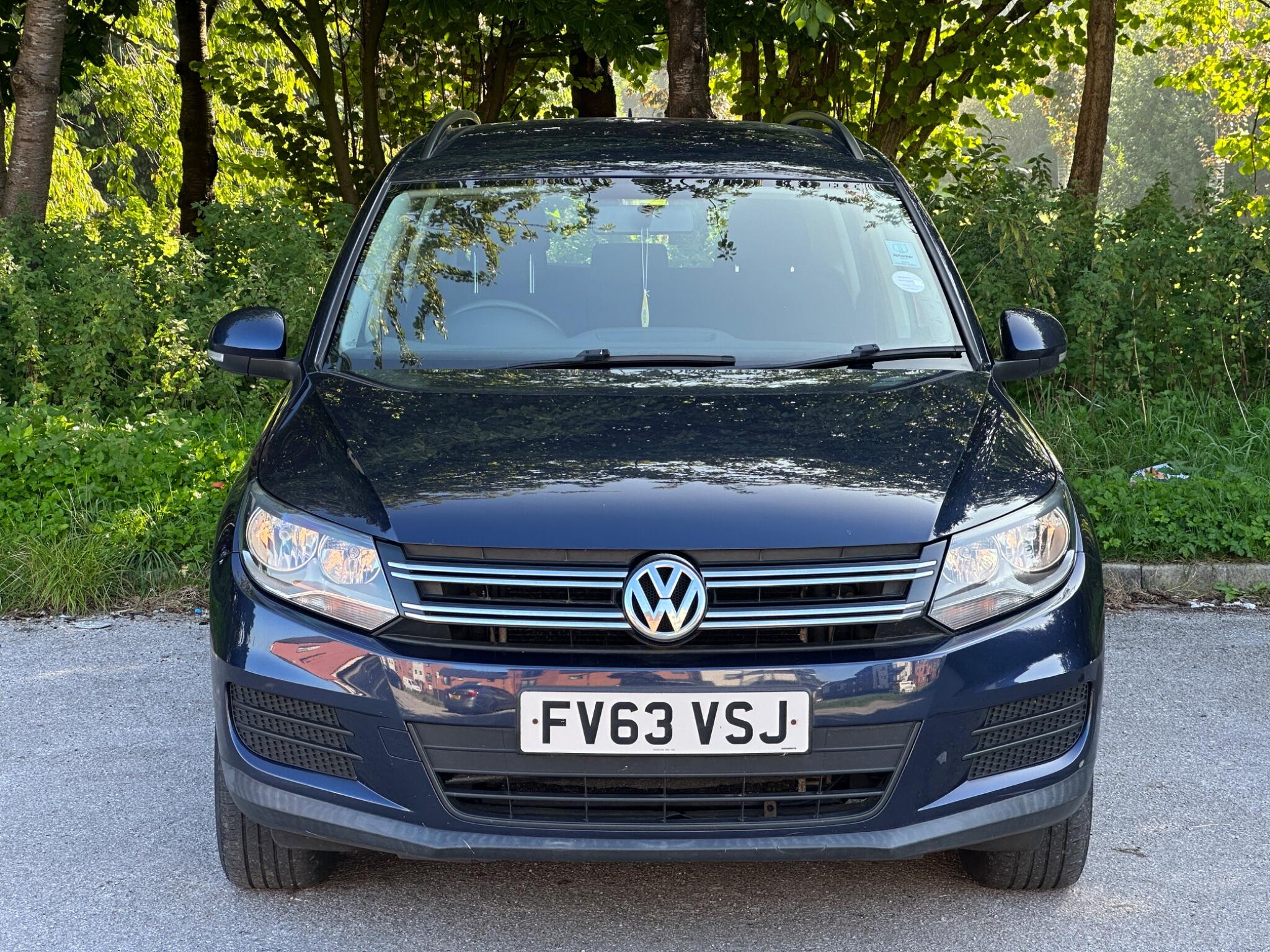 Volkswagen Tiguan view 2