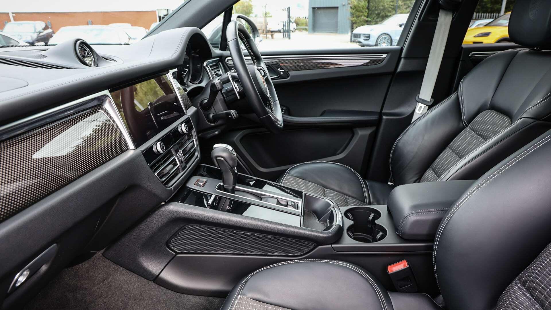 Porsche Macan view 11