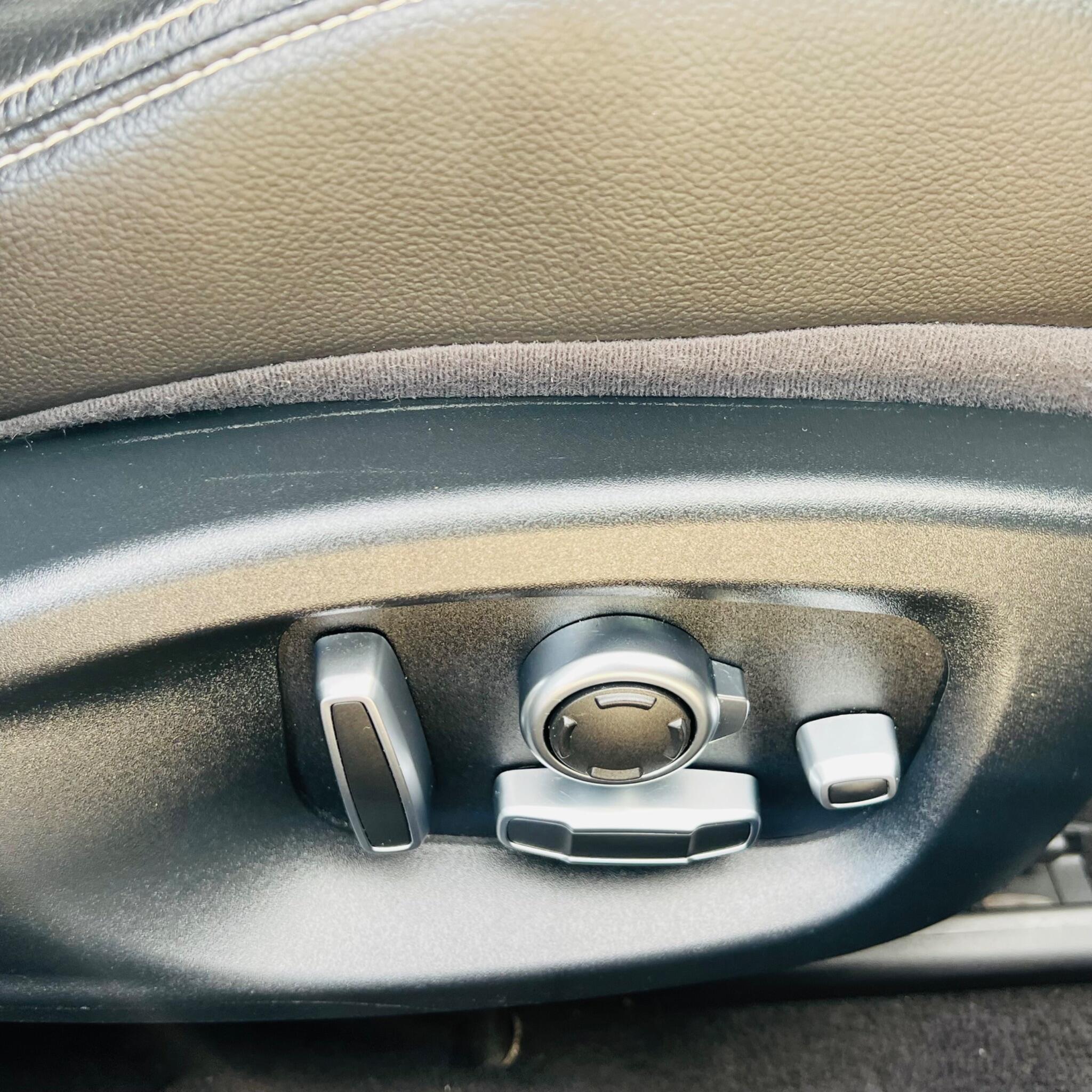 Jaguar XF view 26