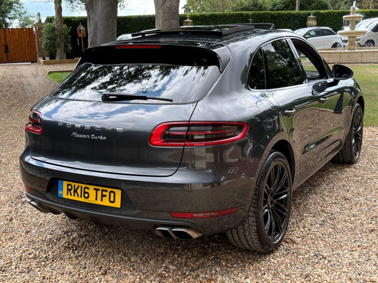 Porsche Macan view 15
