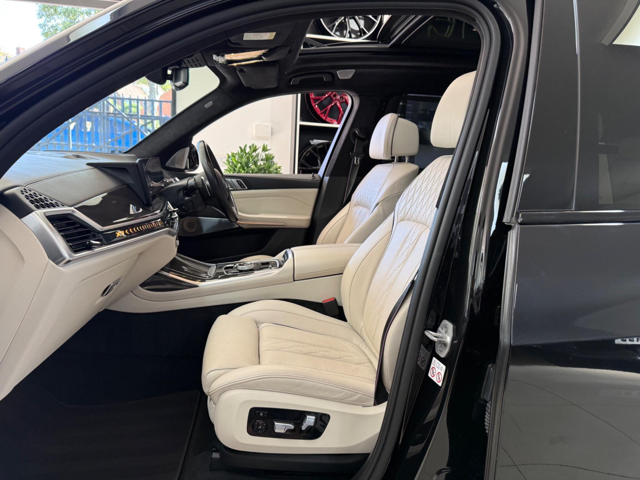 BMW X7 view 2