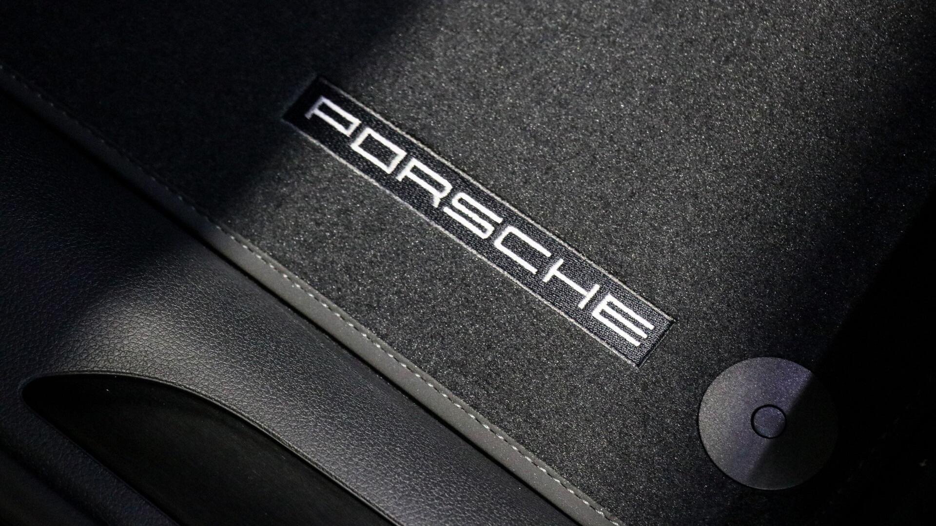 Porsche Macan view 26
