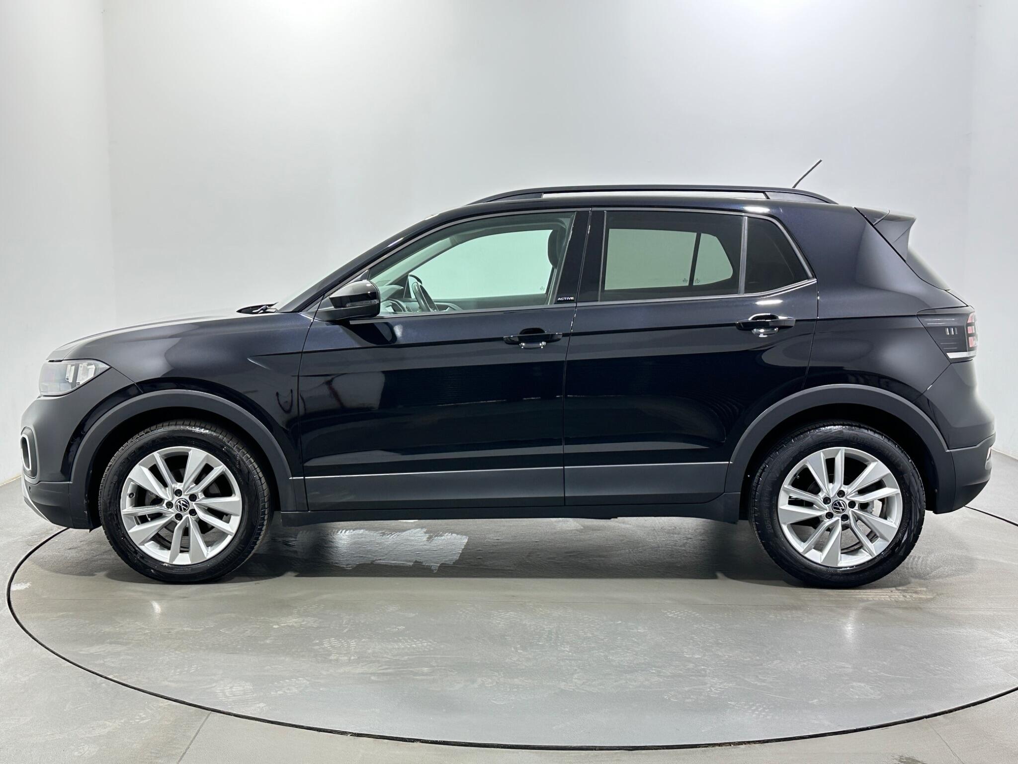 Volkswagen T-Cross view 5