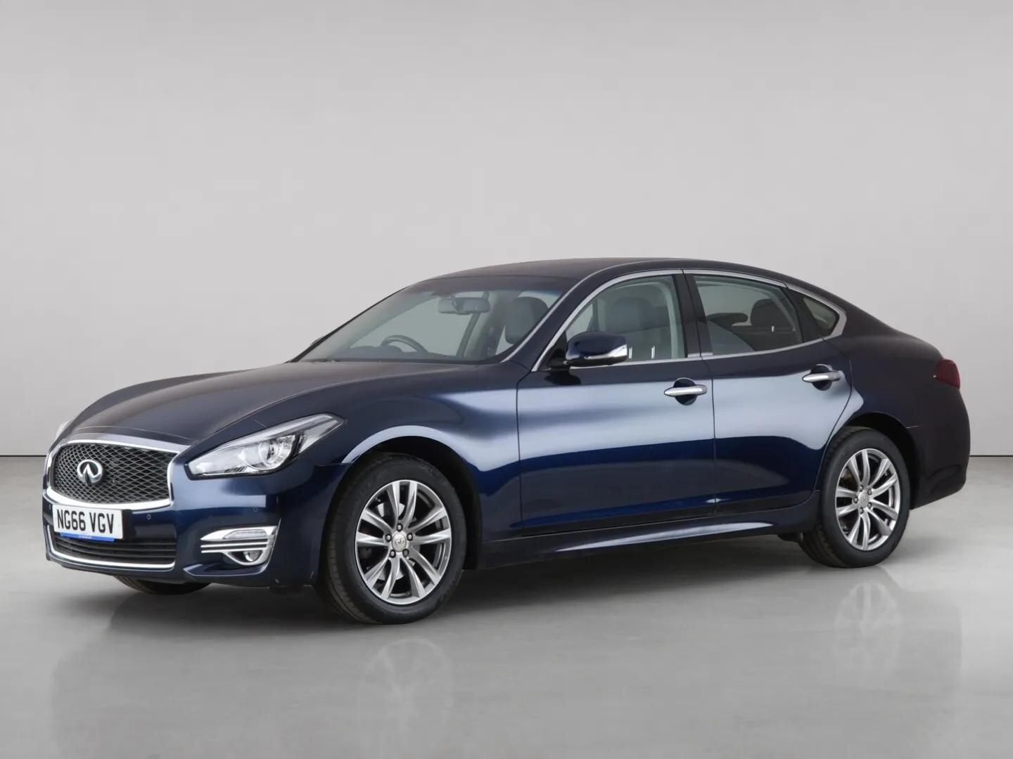 Infiniti Q70 view 2