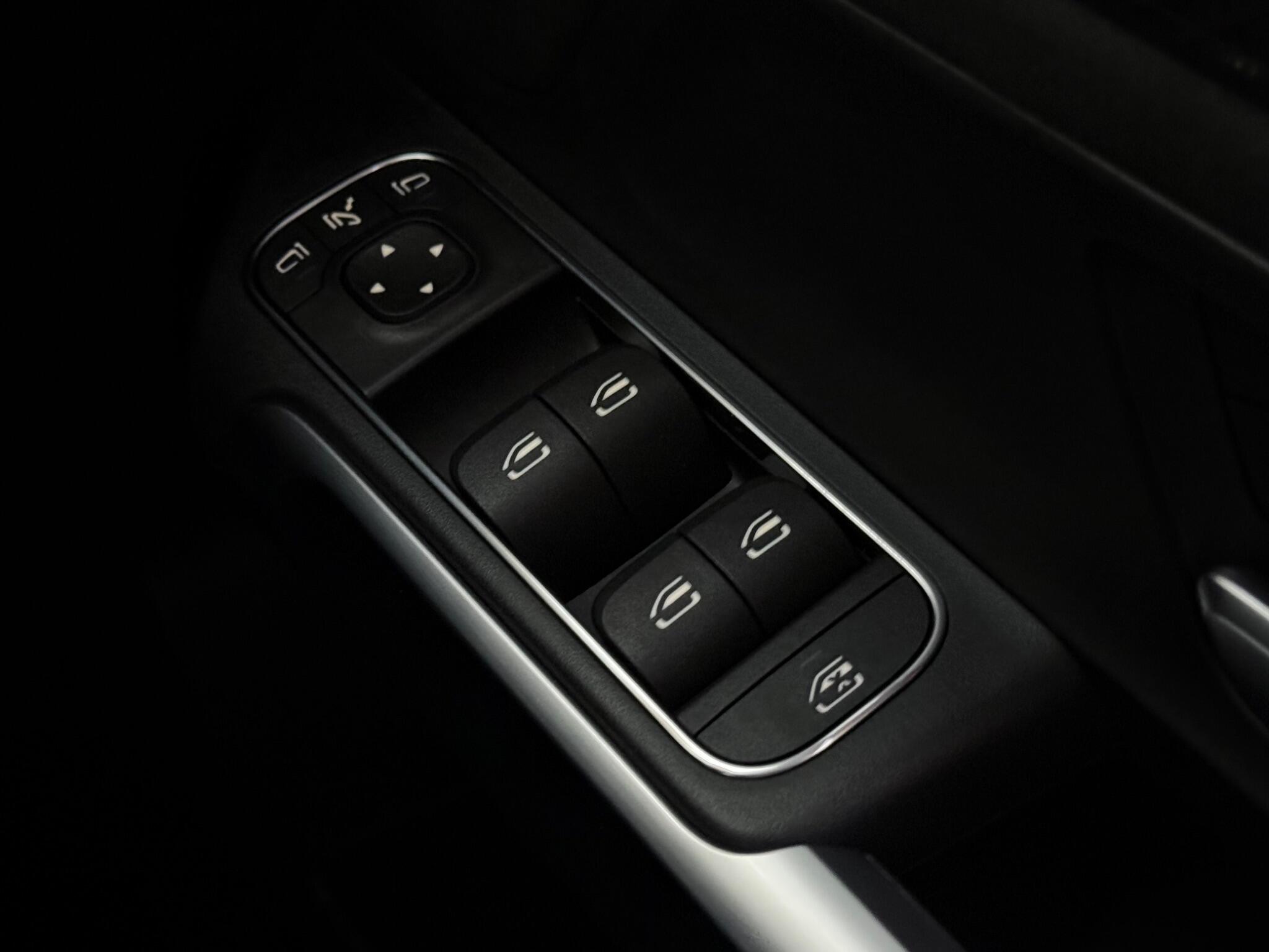 Mercedes-Benz GLB view 22