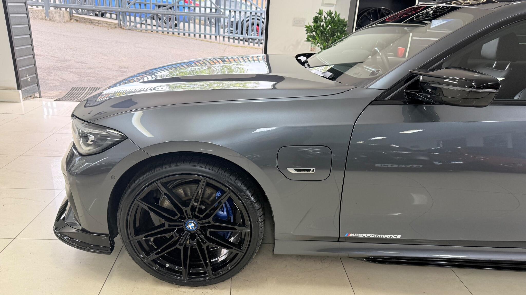 BMW 3 Series view 38