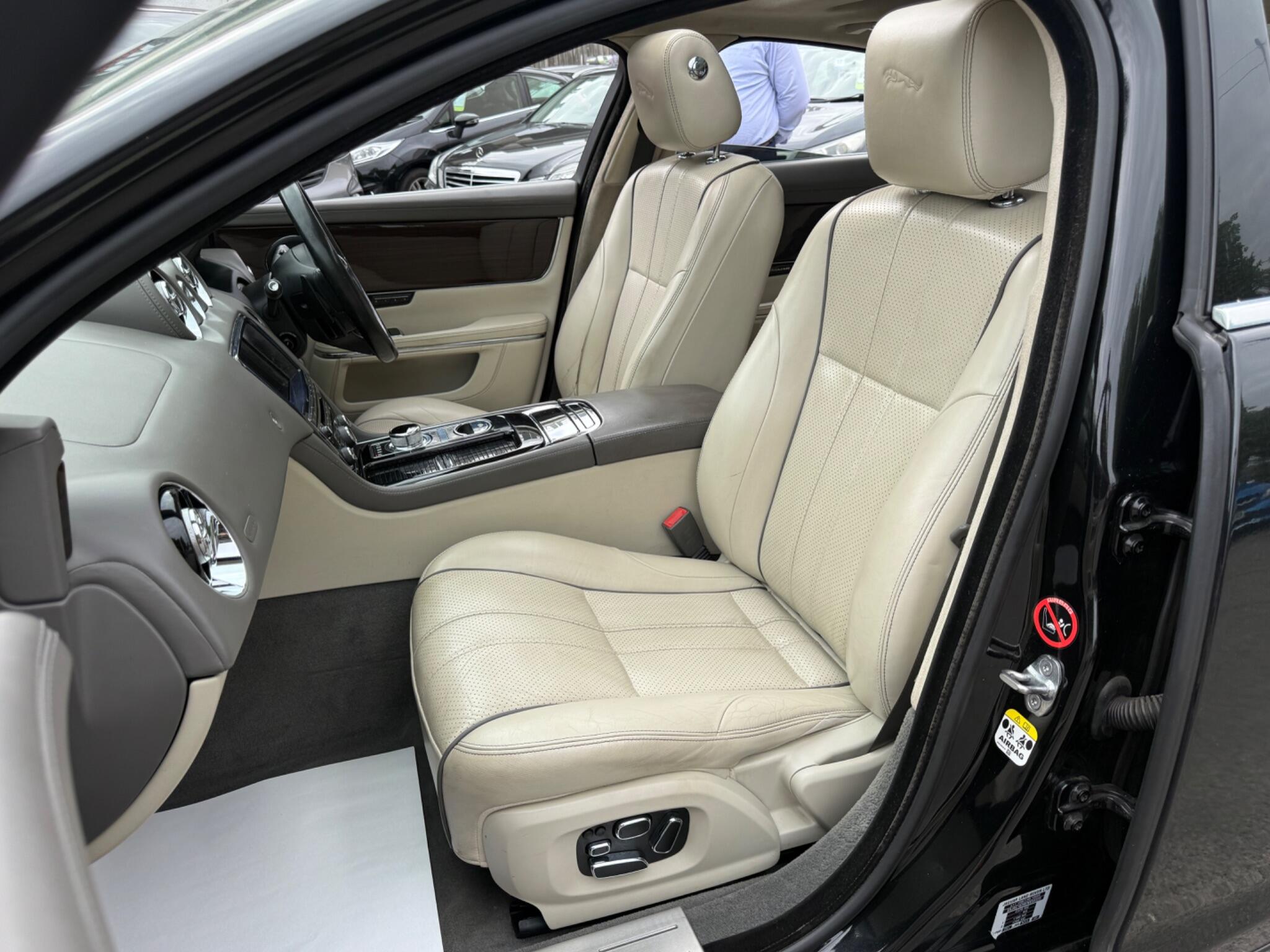 Jaguar XJ - Image 57