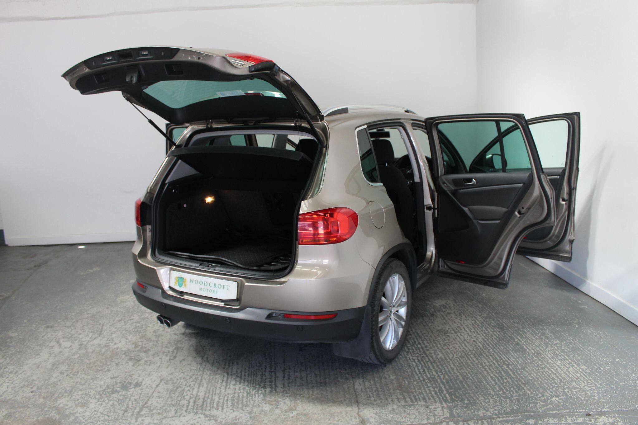 Volkswagen Tiguan view 21
