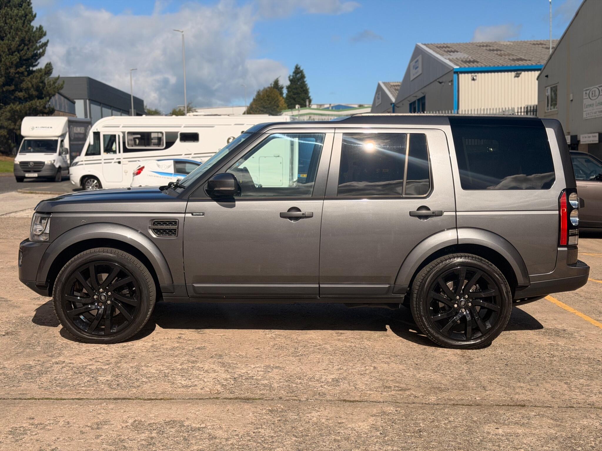 Land Rover Discovery view 16