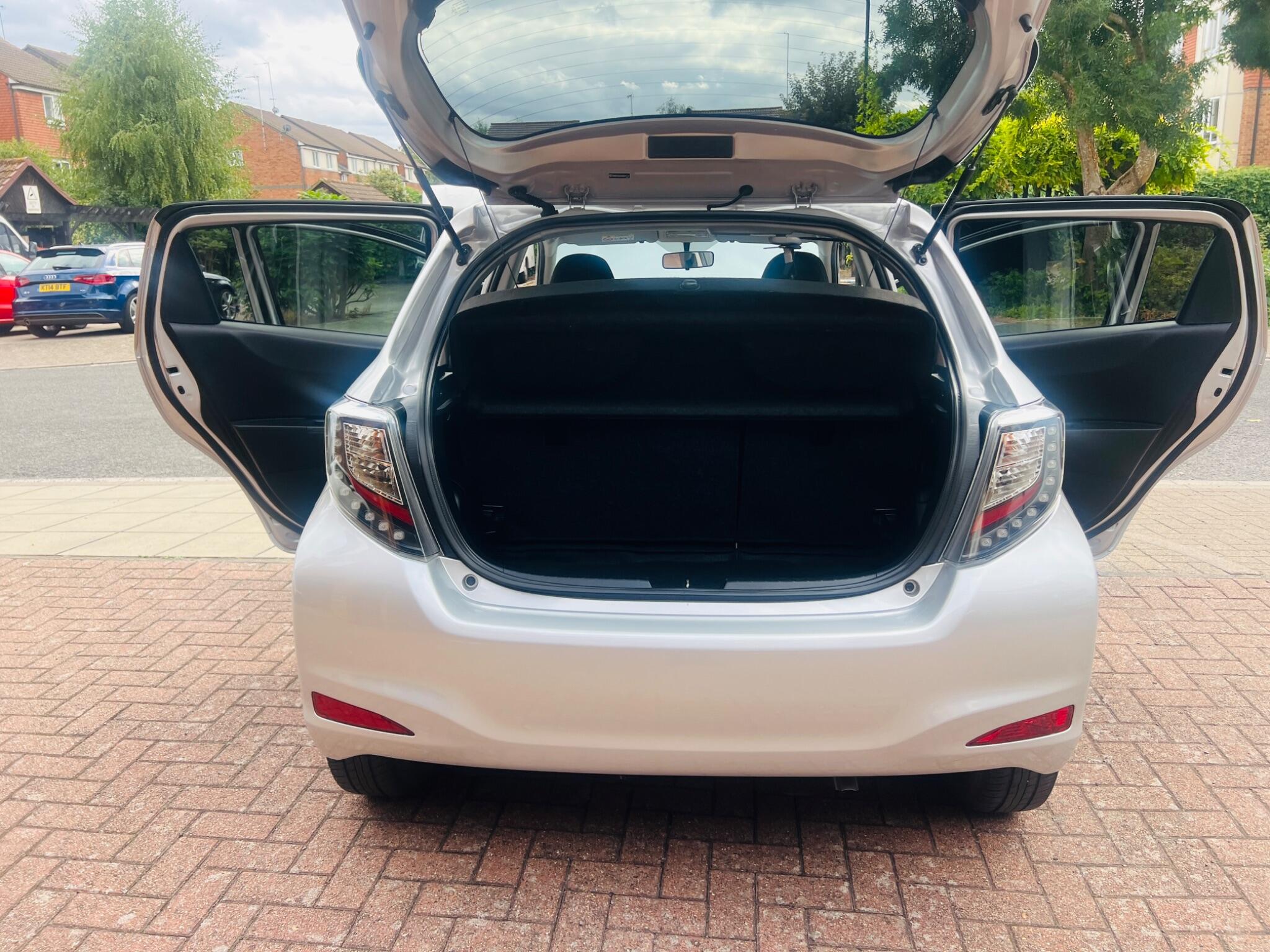 Toyota Yaris view 50