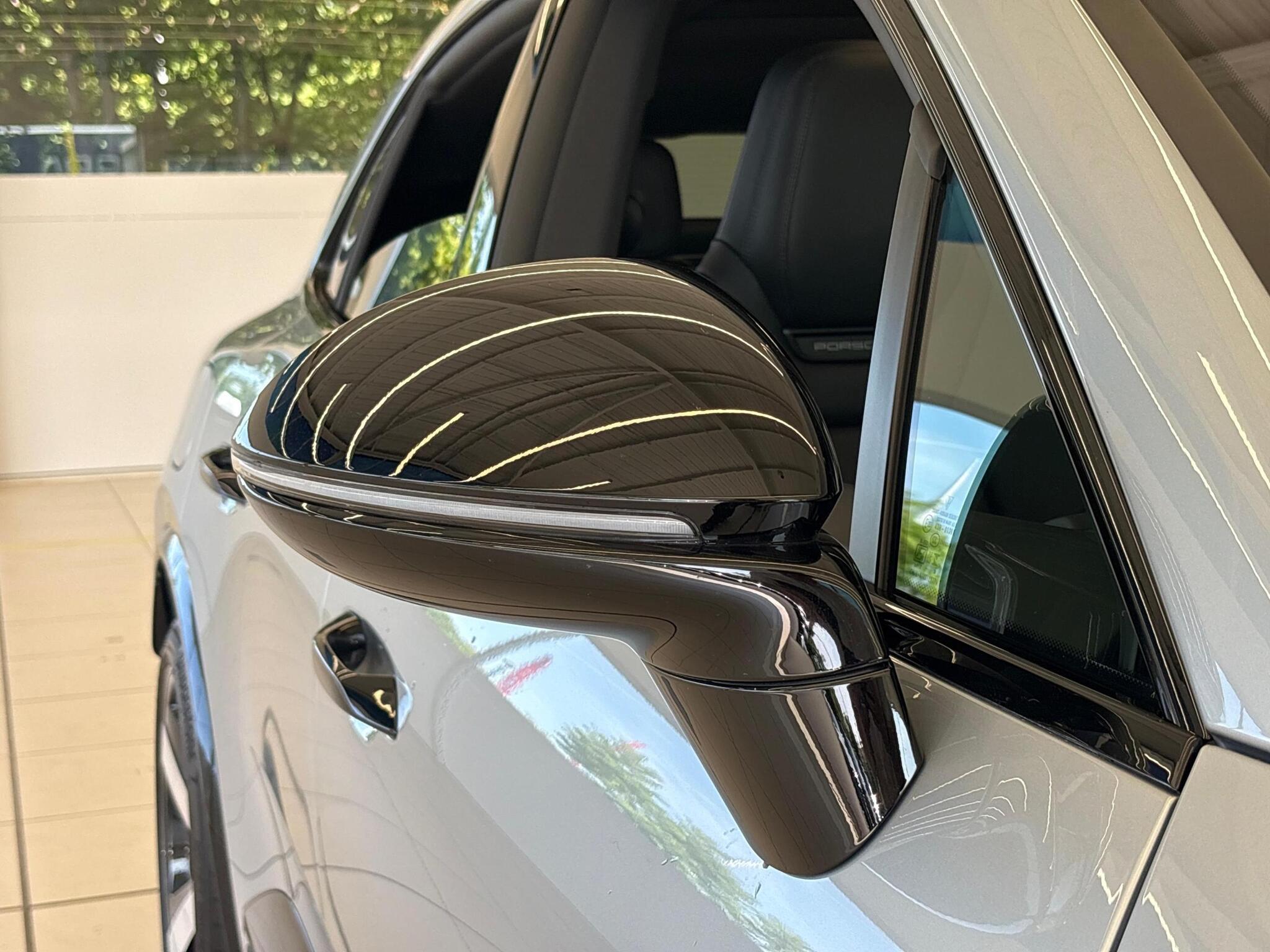 Porsche Macan view 22