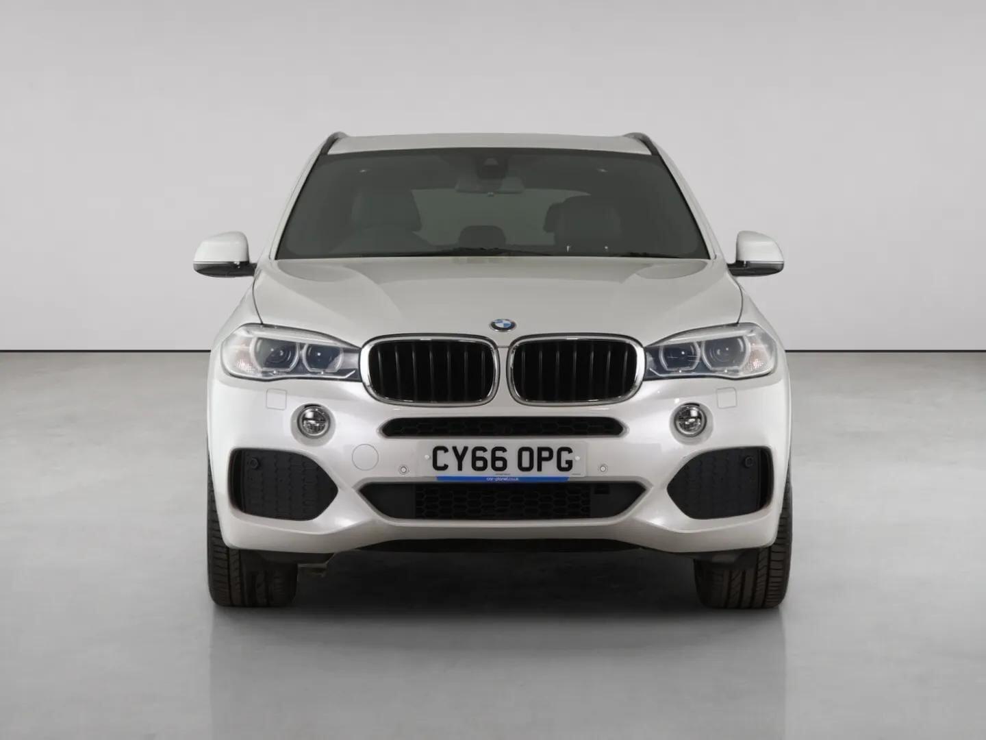 BMW X5 view 5