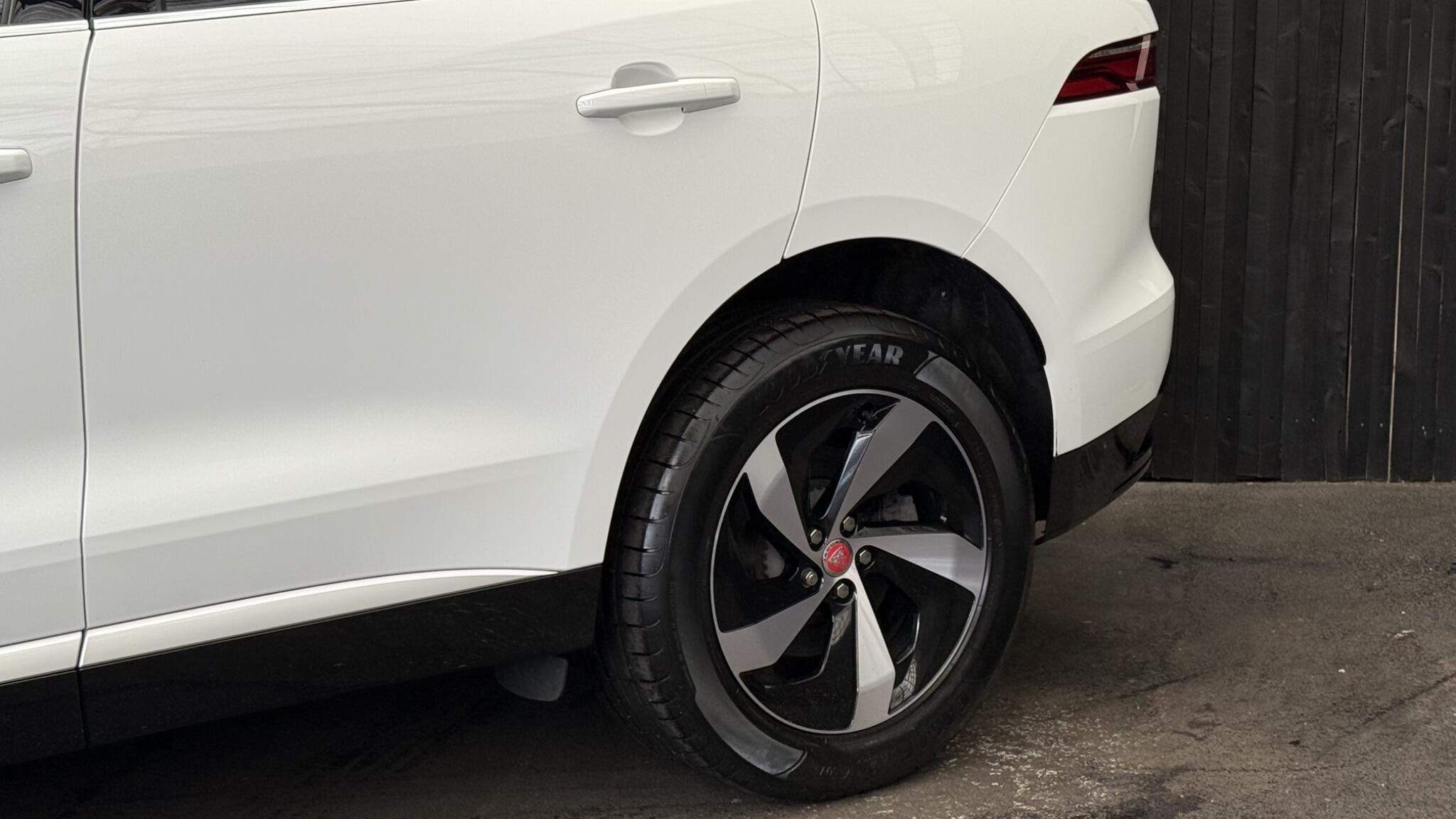 Jaguar F-Pace view 10
