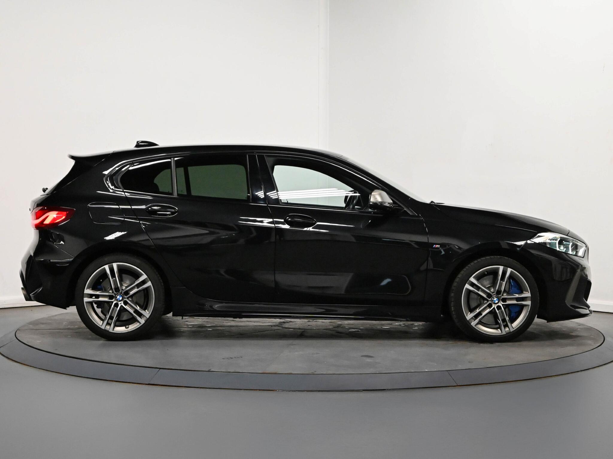 BMW 1 Series view 19