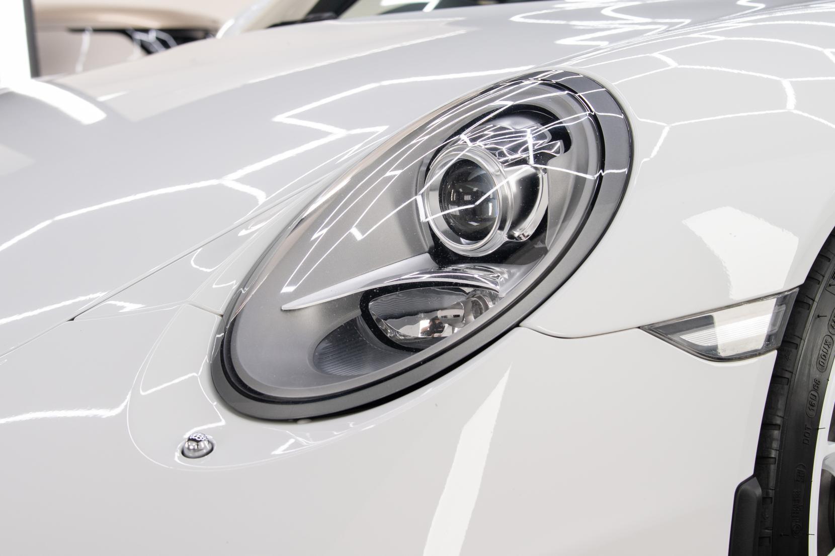 Porsche 911 view 28