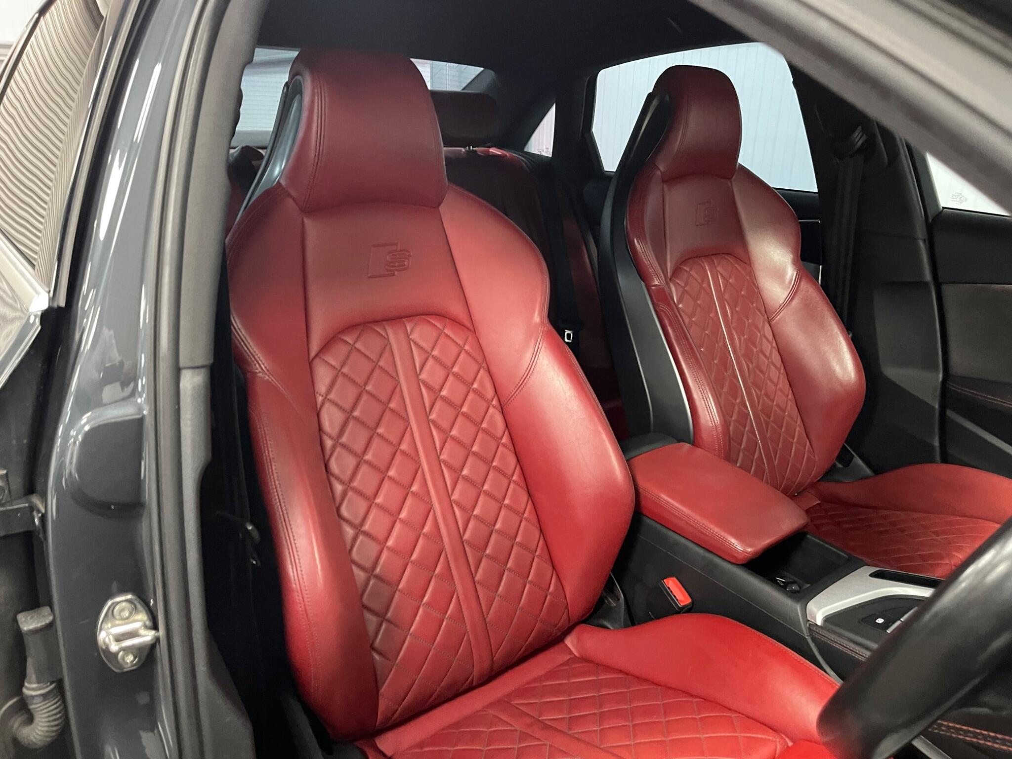Audi S4 view 36
