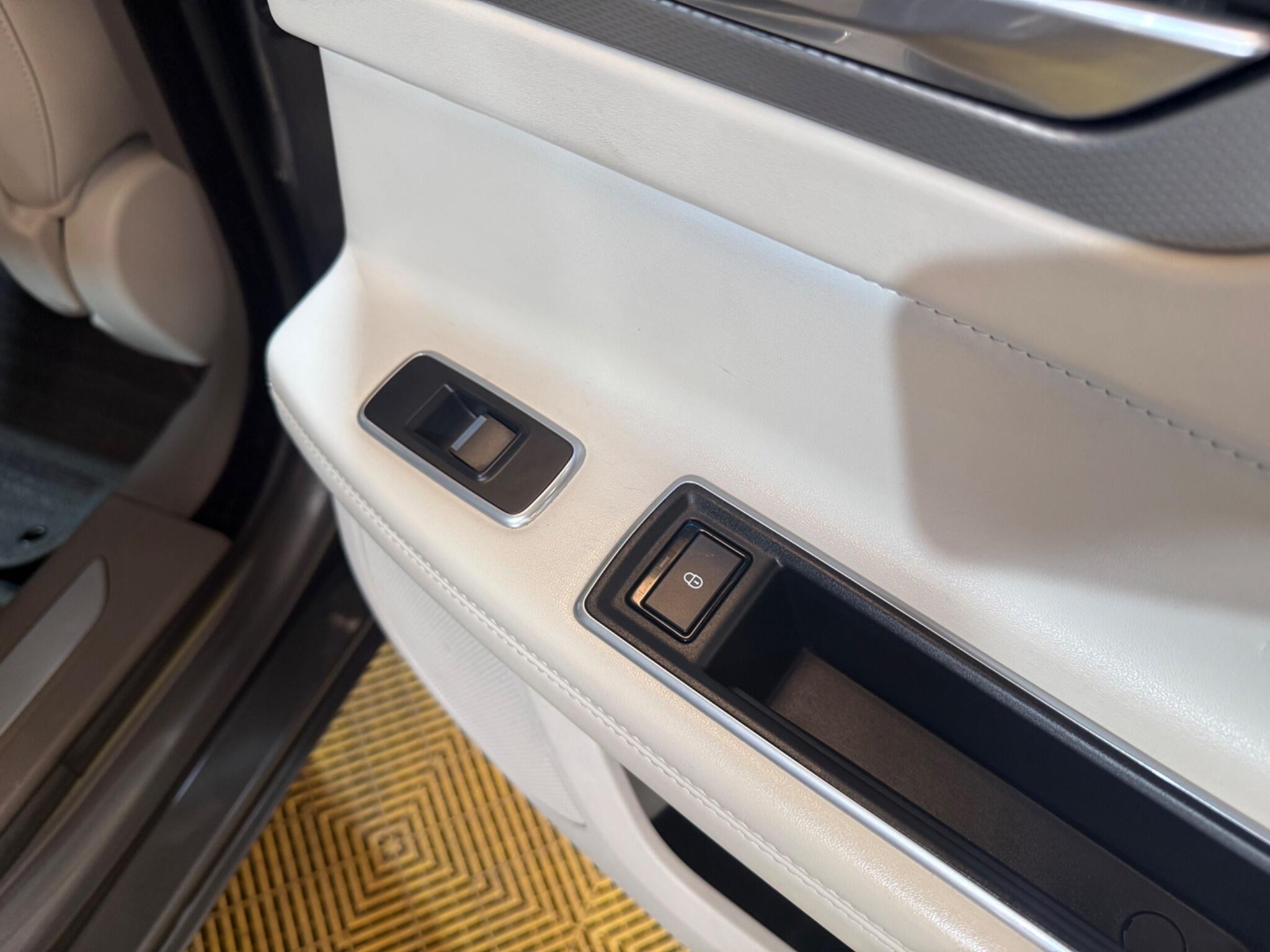 Jaguar XF view 73