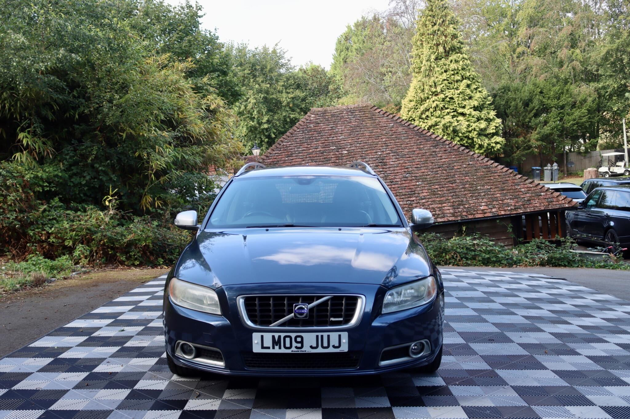 Volvo V70 view 11