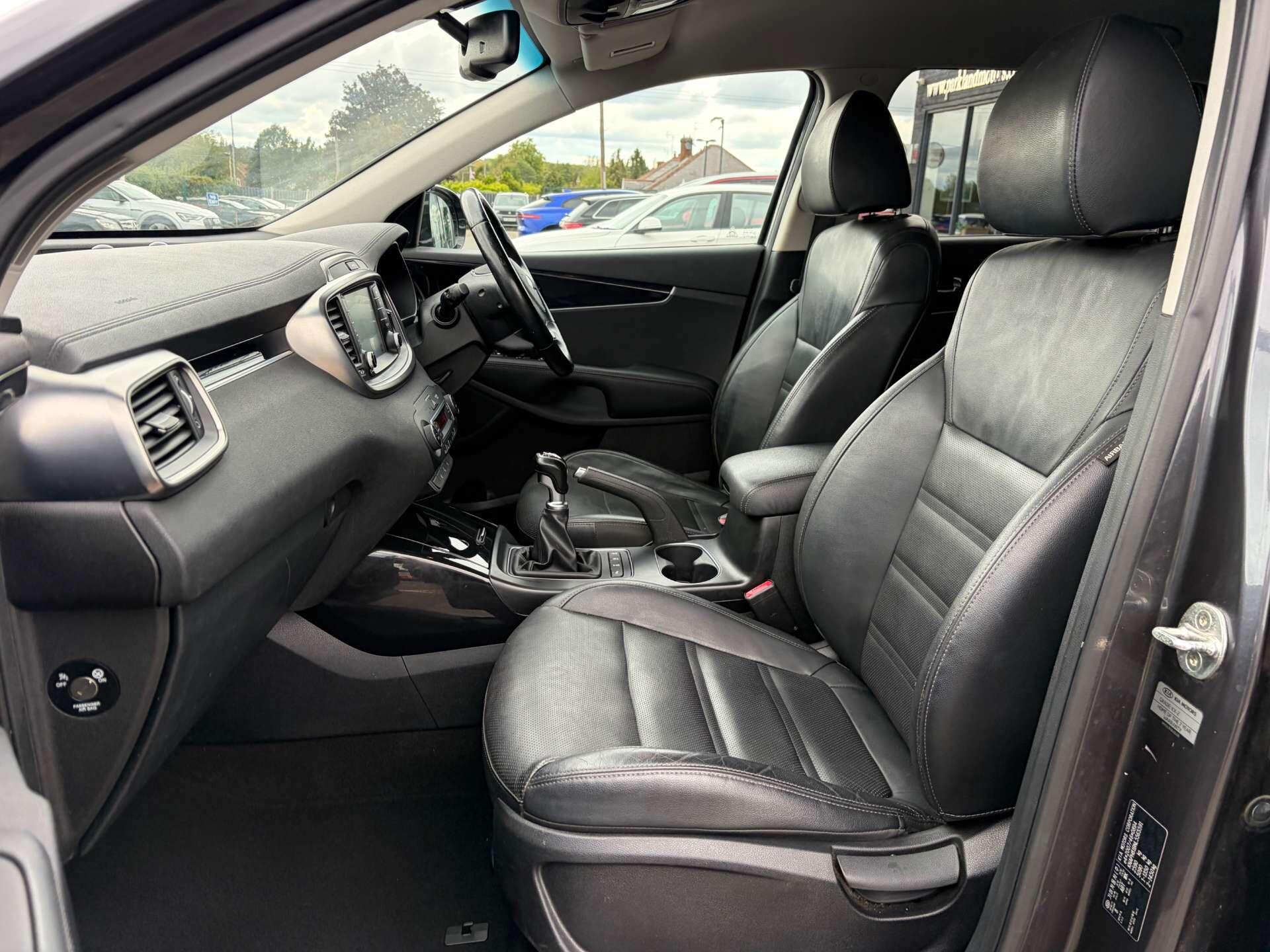 Kia Sorento view 11
