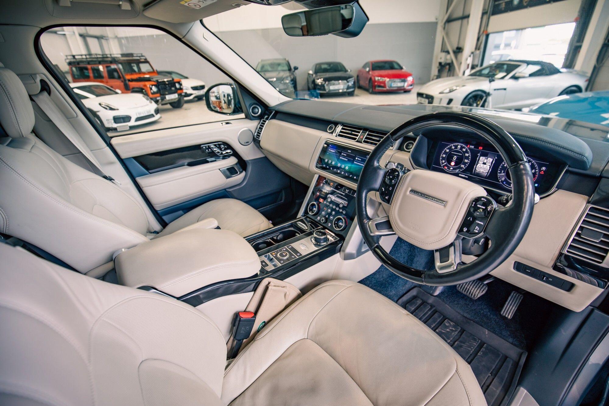 Land Rover Range Rover view 3