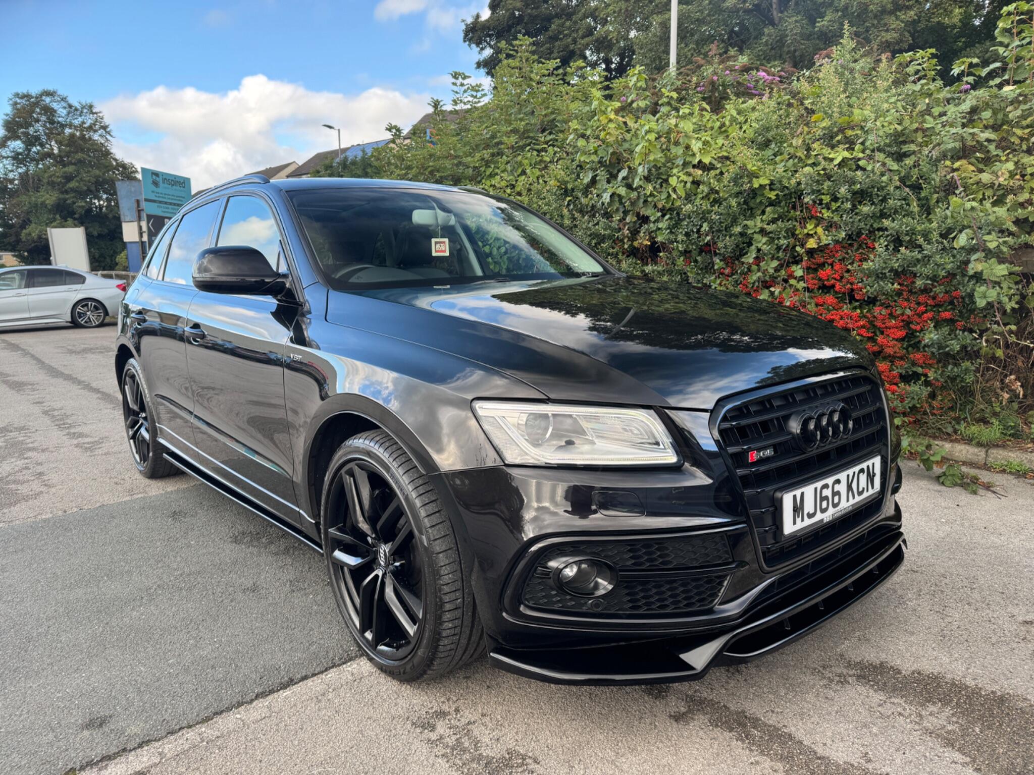 Audi SQ5 view 3