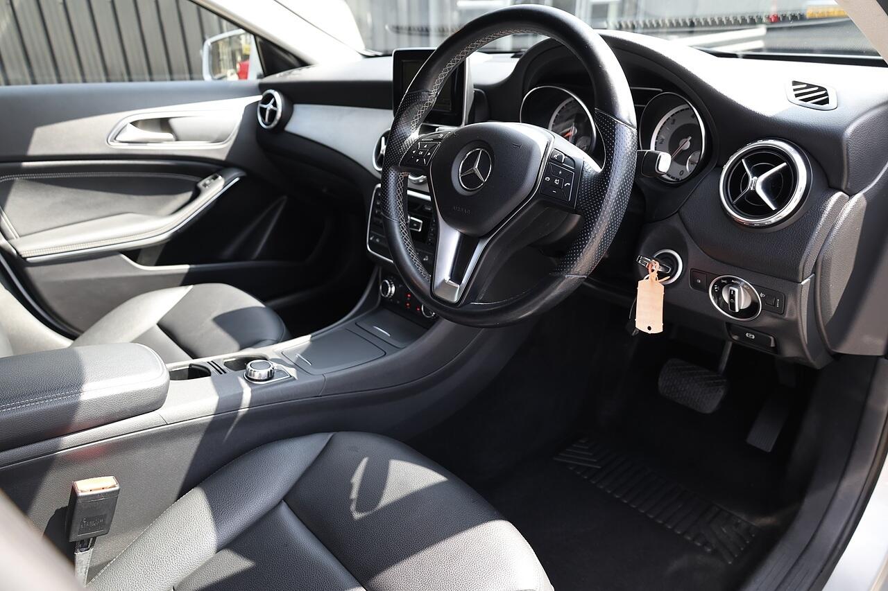 Mercedes-Benz Gla view 12