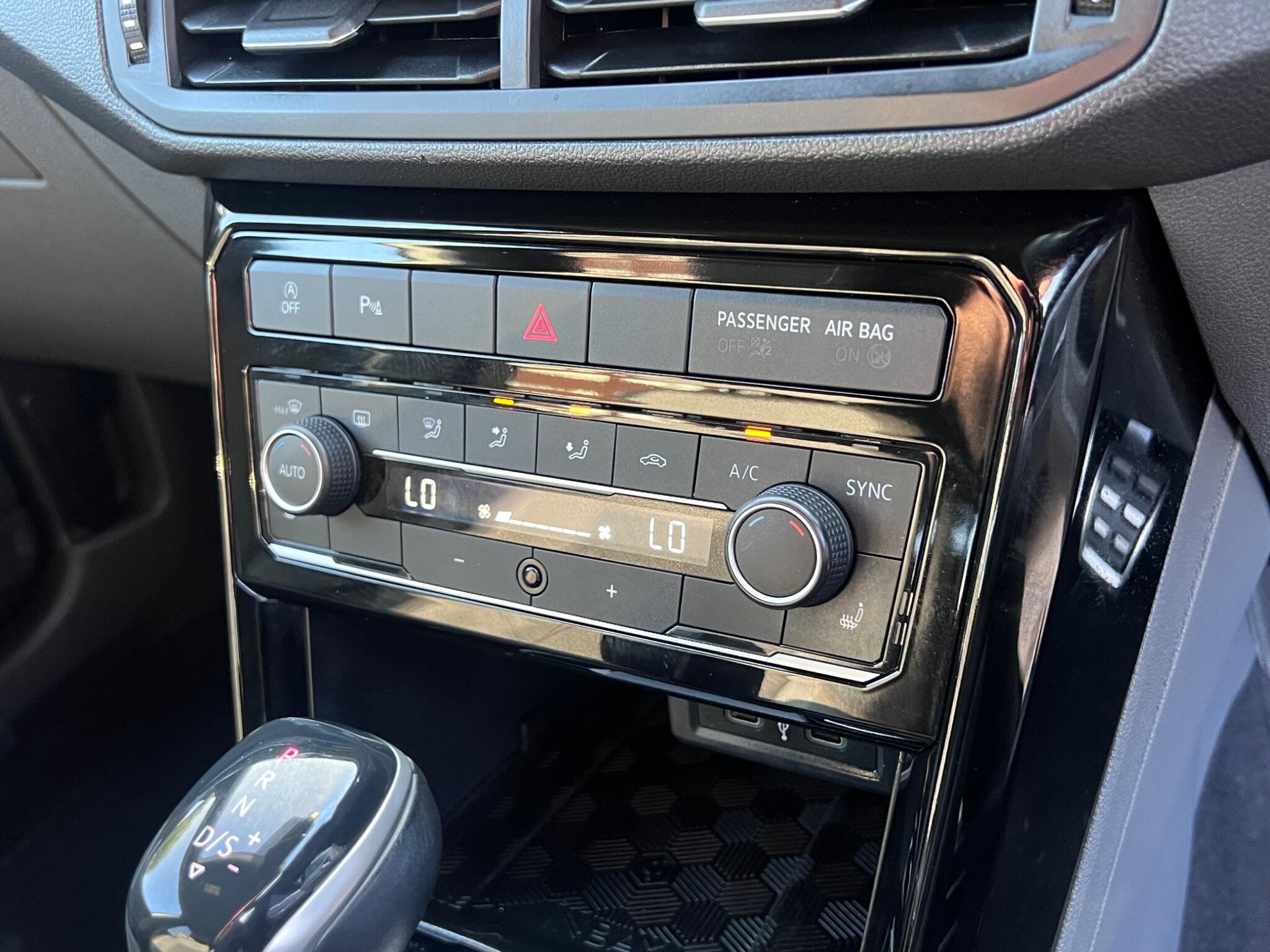 Volkswagen T-Cross view 28