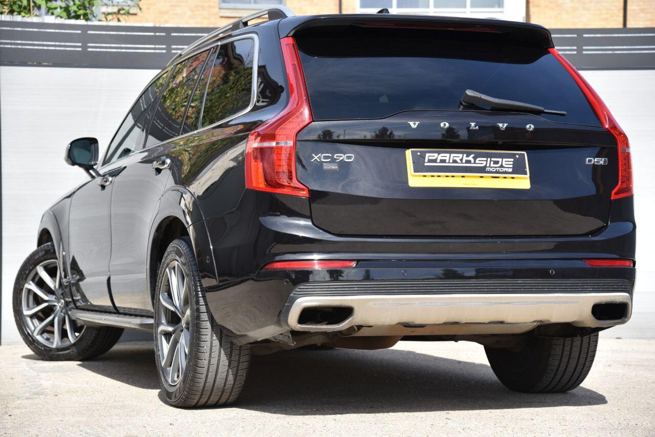 Volvo XC90 view 3