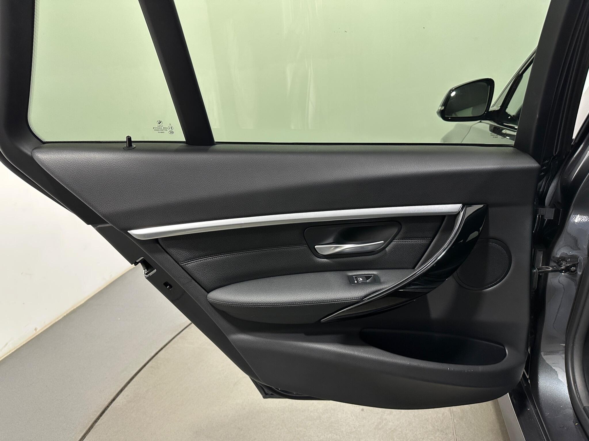 BMW 3 Series view 41