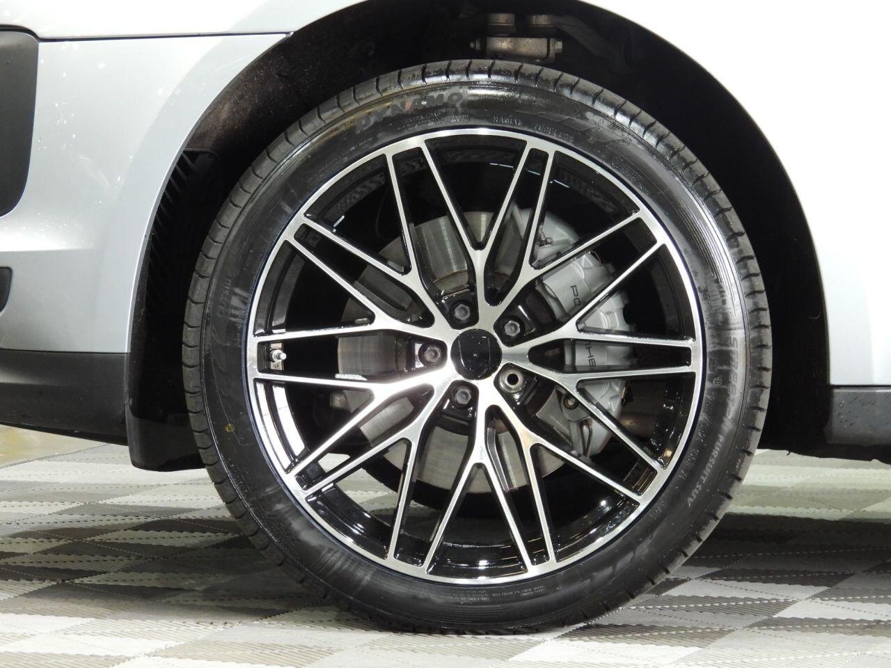 Porsche Macan view 27