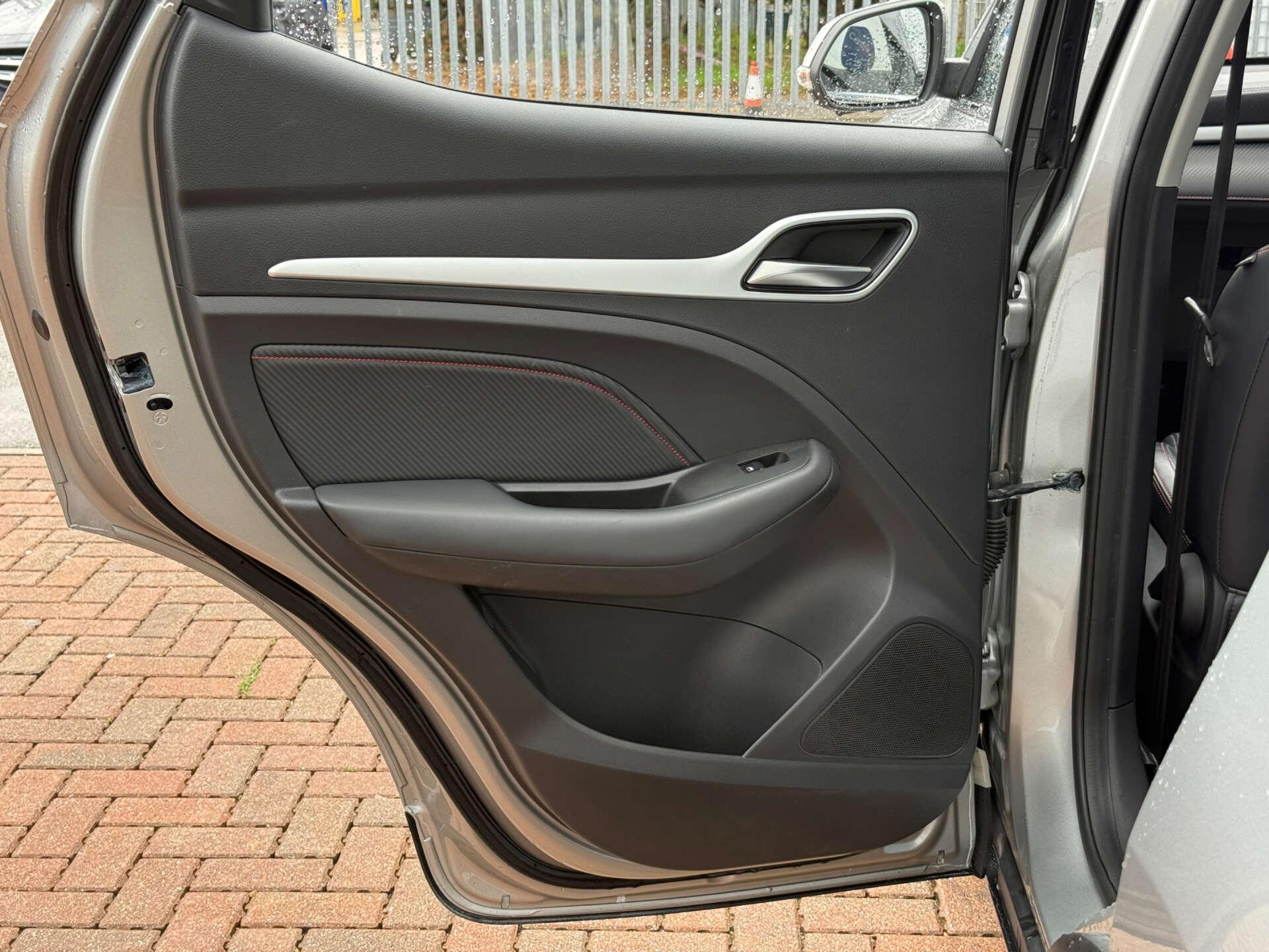 MG ZS view 35