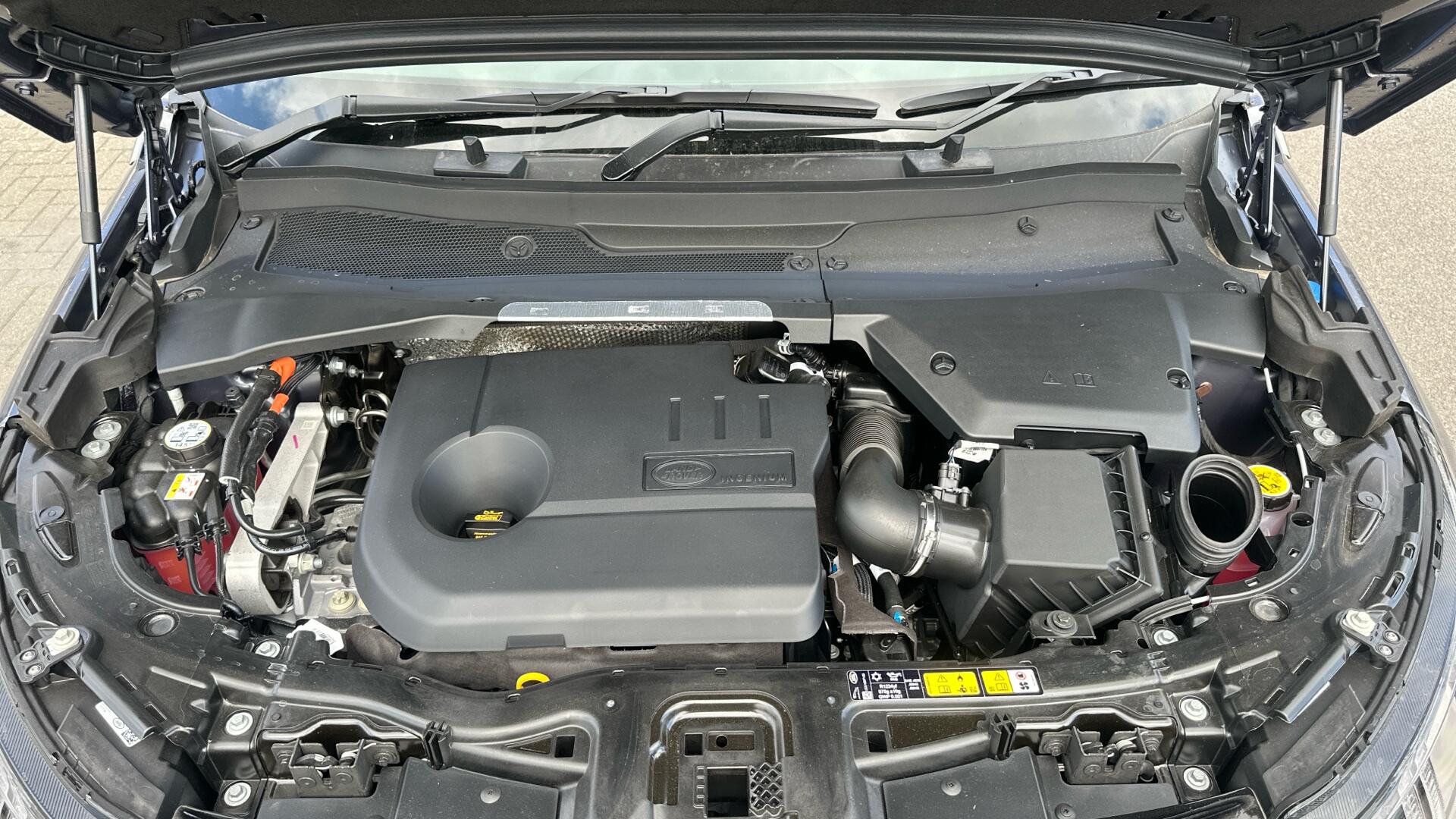 Land Rover Discovery Sport view 16